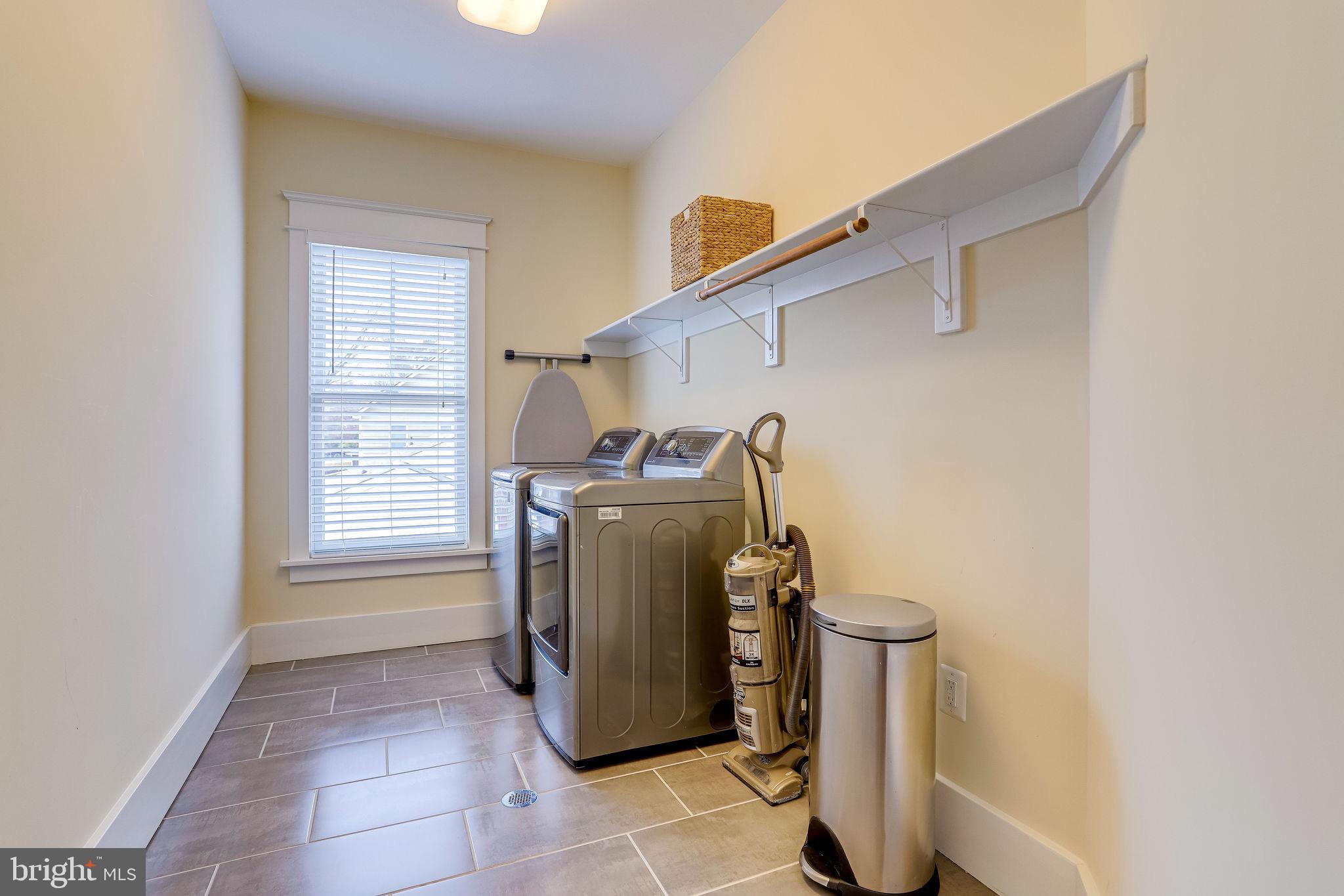 THE WILLIAMSBURG - Residential