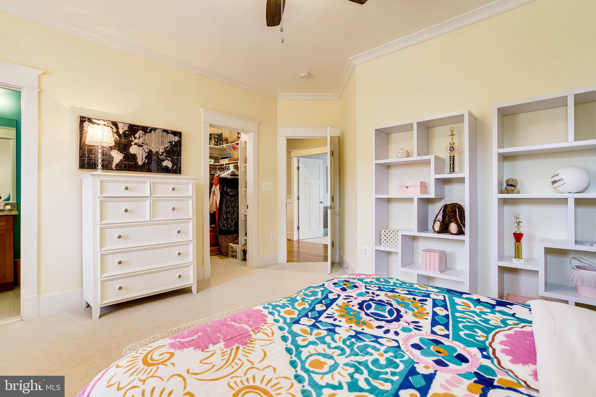 THE WILLIAMSBURG - Residential