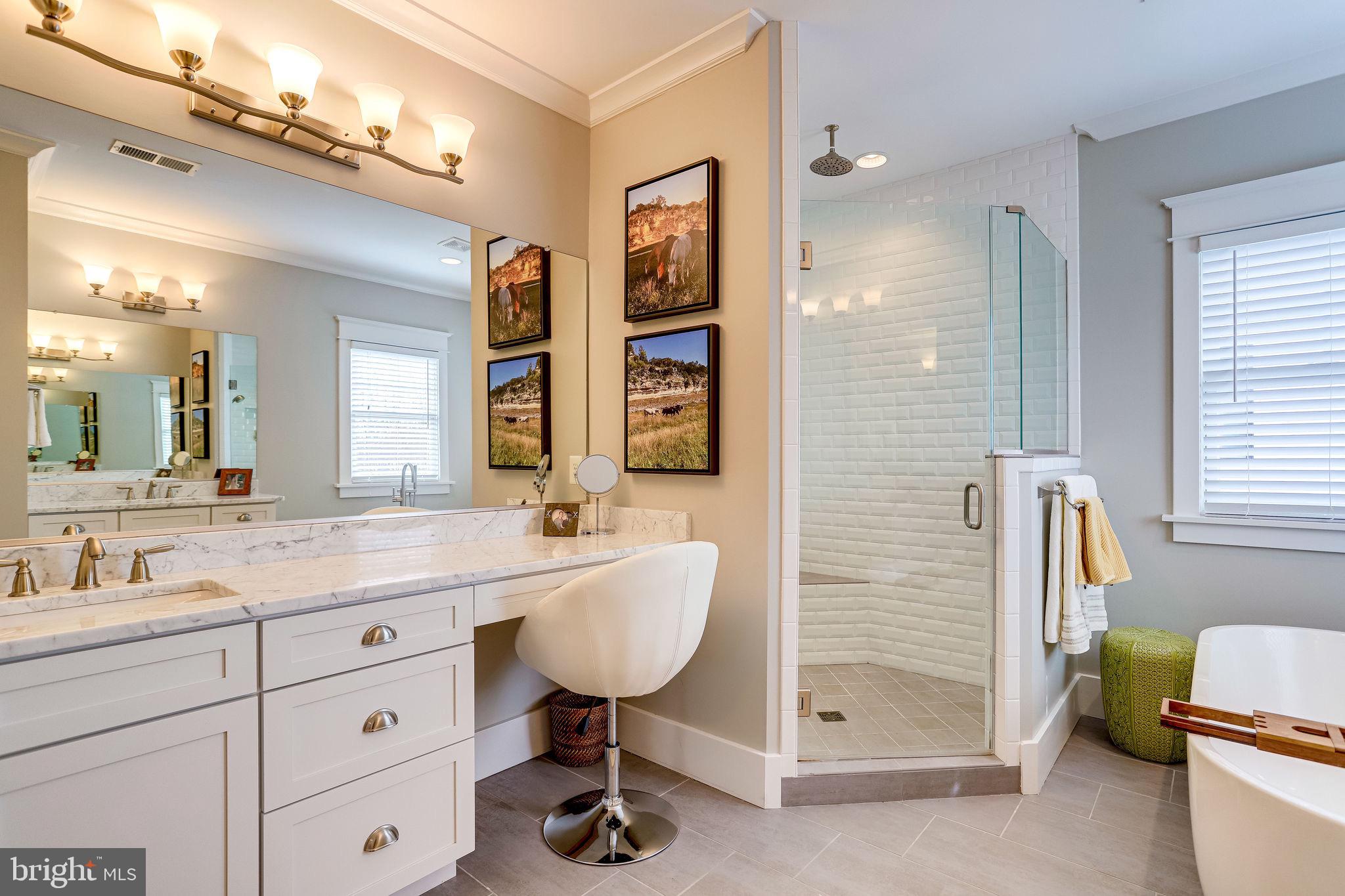 THE WILLIAMSBURG - Residential