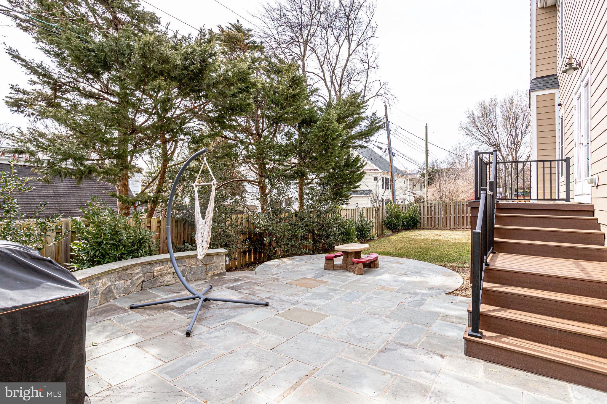 THE WILLIAMSBURG - Residential