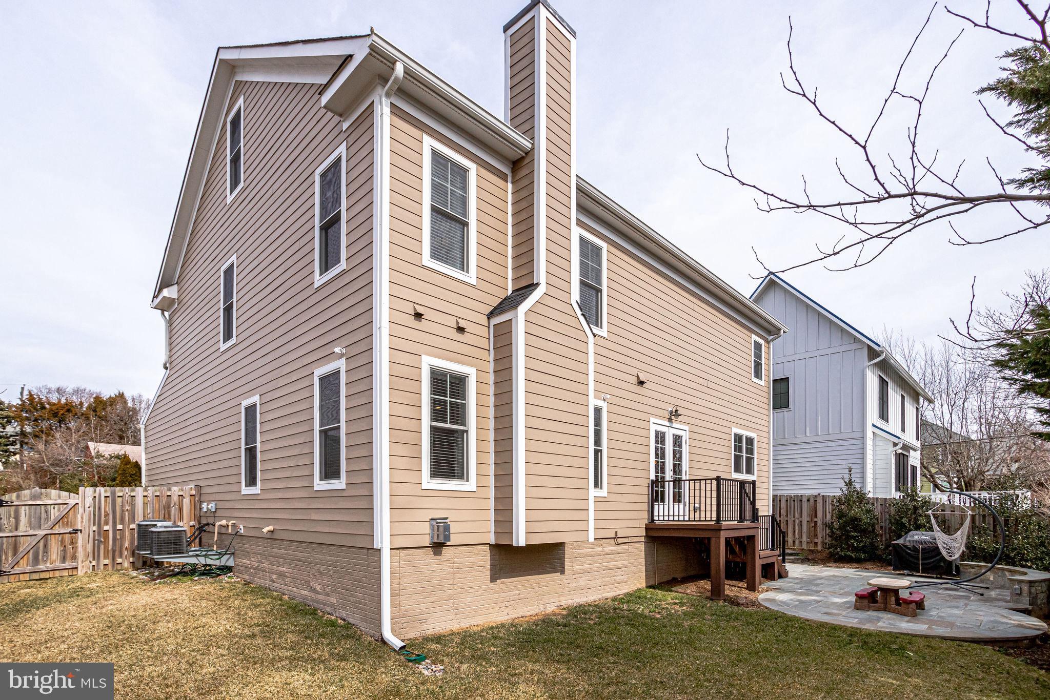 THE WILLIAMSBURG - Residential