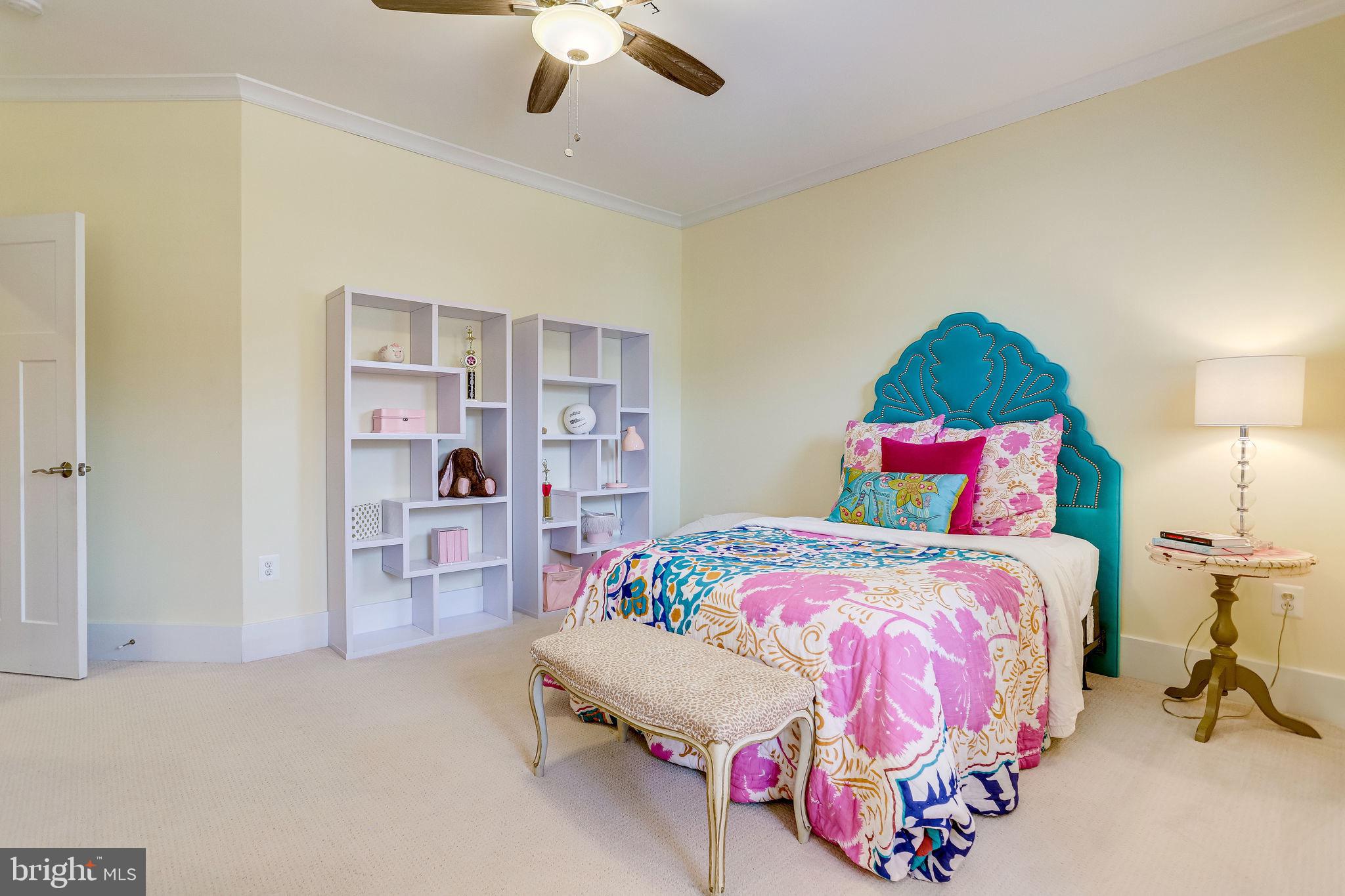 THE WILLIAMSBURG - Residential