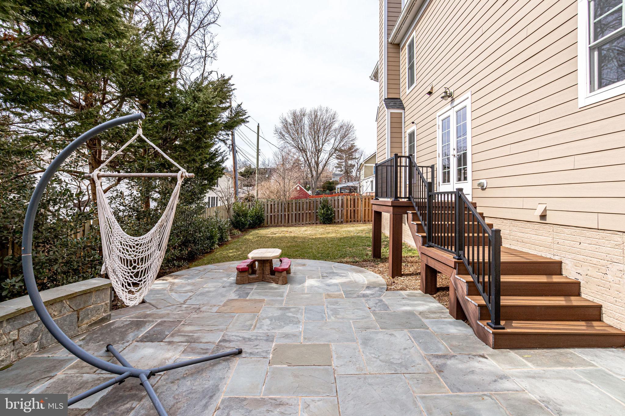 THE WILLIAMSBURG - Residential