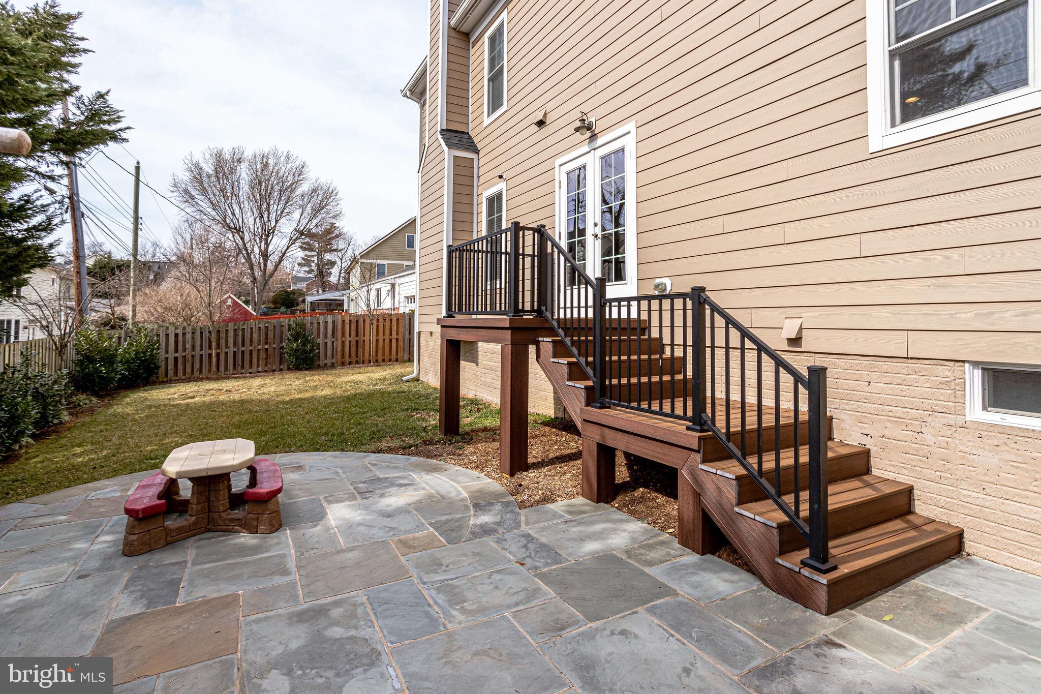 THE WILLIAMSBURG - Residential