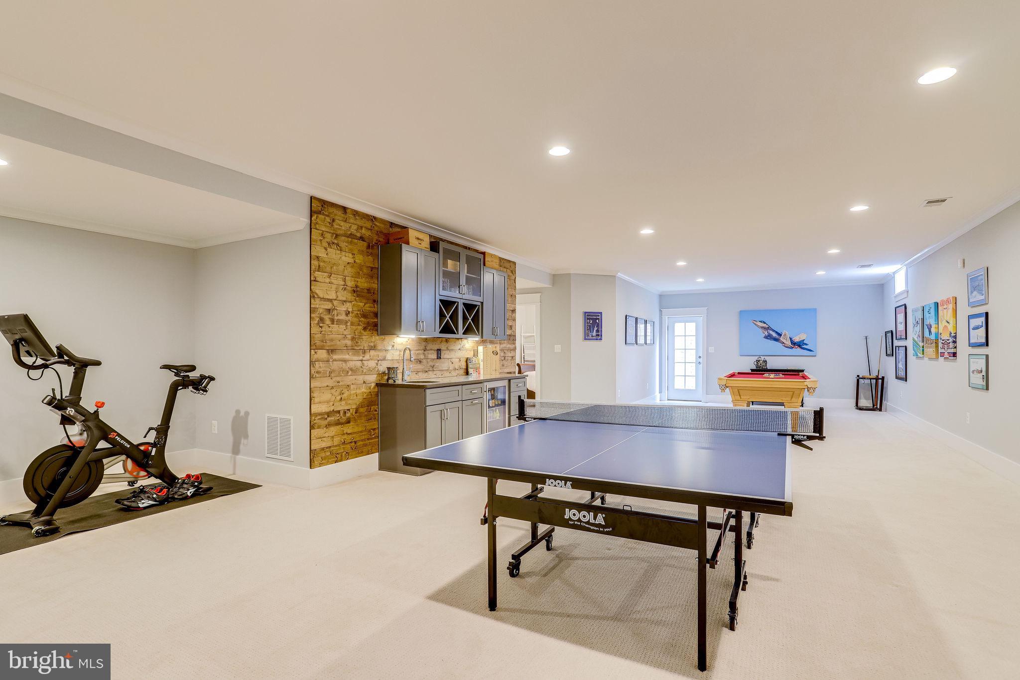 THE WILLIAMSBURG - Residential