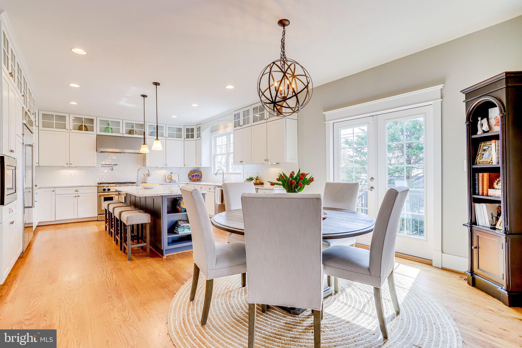 THE WILLIAMSBURG - Residential