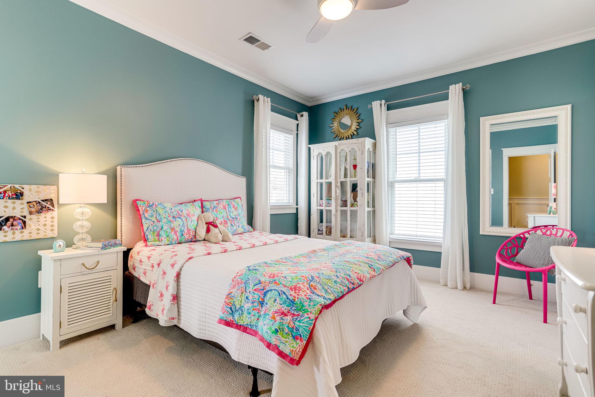 THE WILLIAMSBURG - Residential