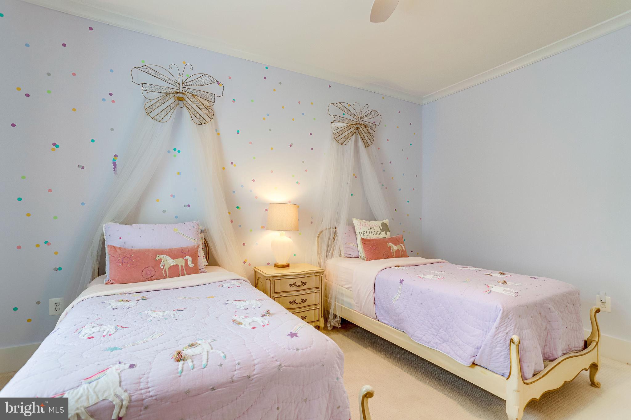 THE WILLIAMSBURG - Residential