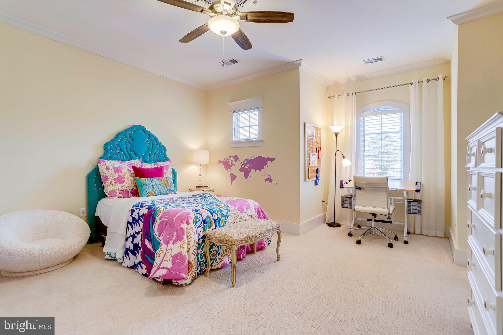 THE WILLIAMSBURG - Residential