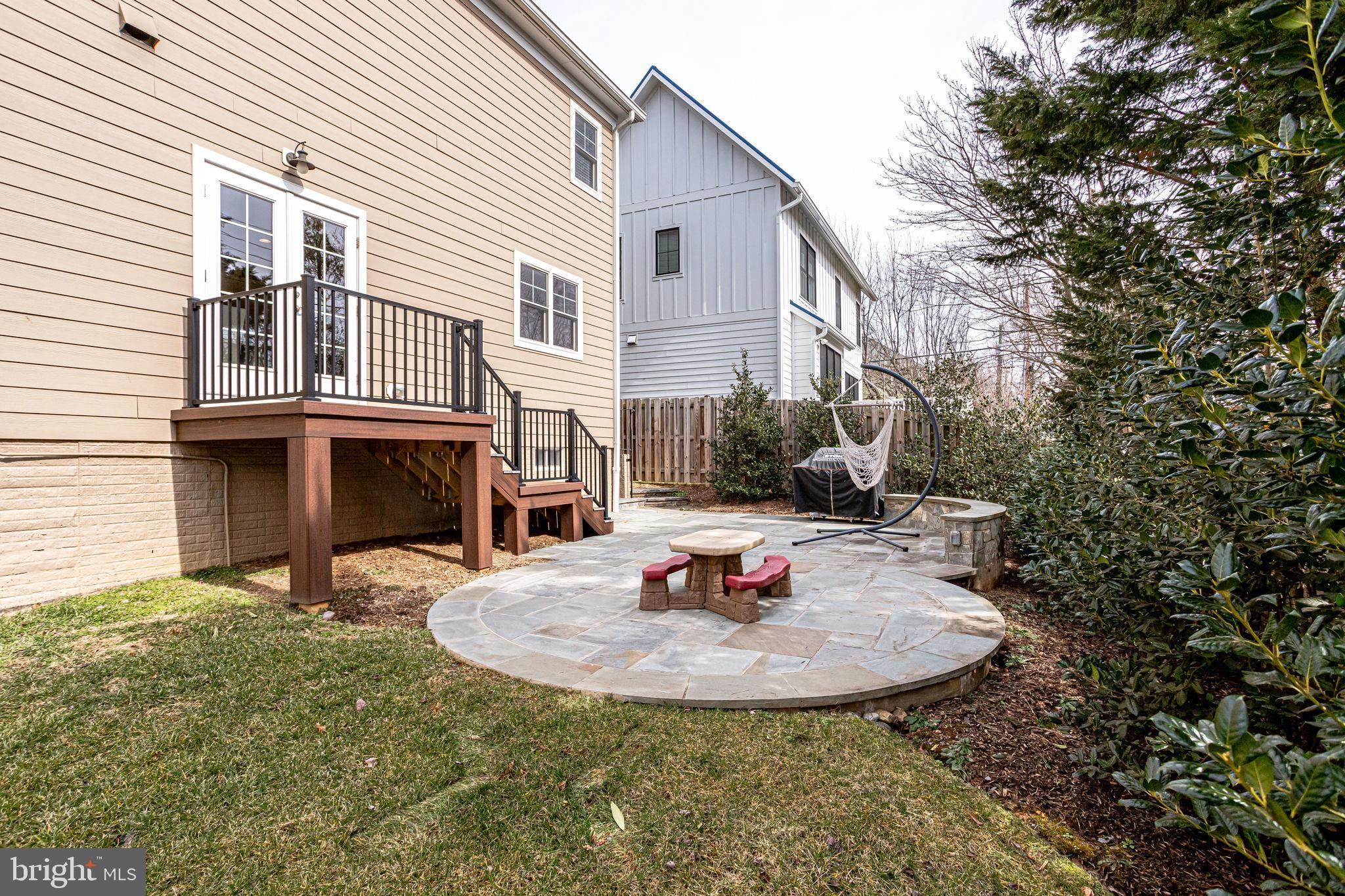 THE WILLIAMSBURG - Residential