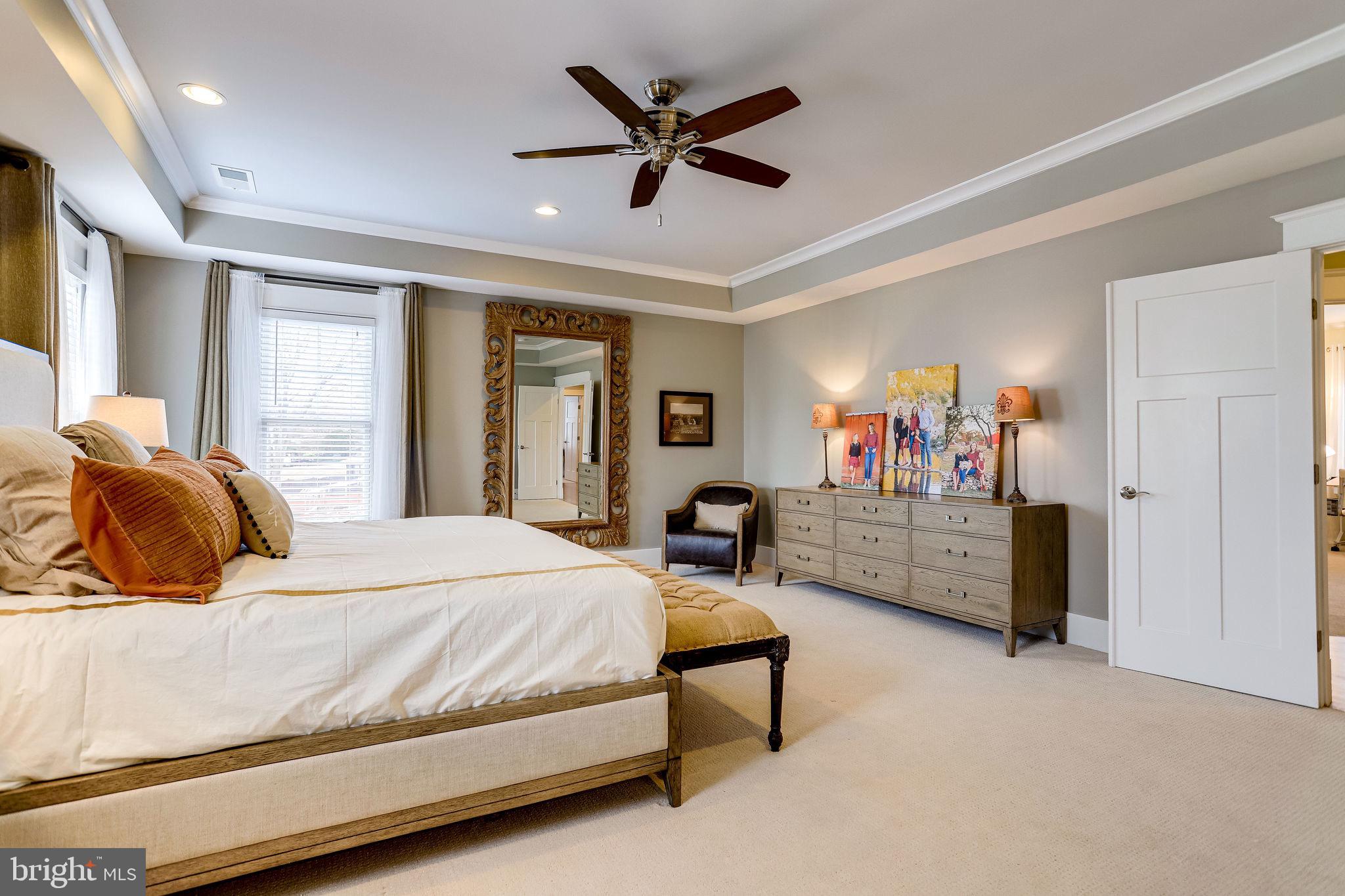 THE WILLIAMSBURG - Residential