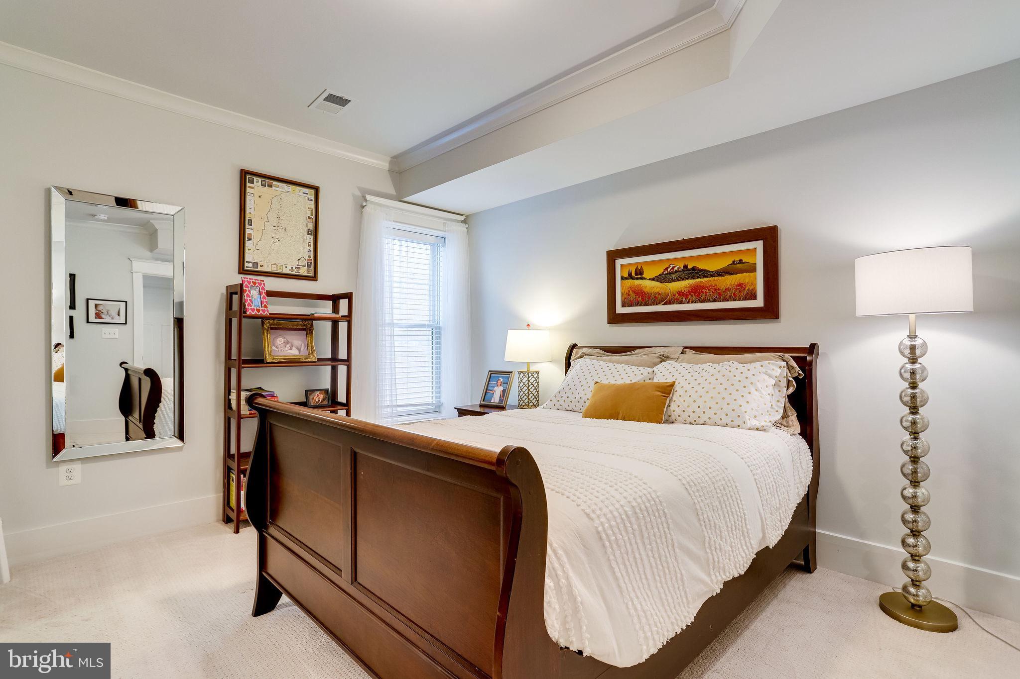 THE WILLIAMSBURG - Residential