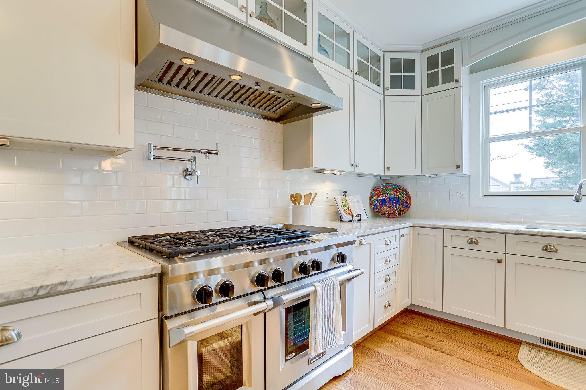 THE WILLIAMSBURG - Residential