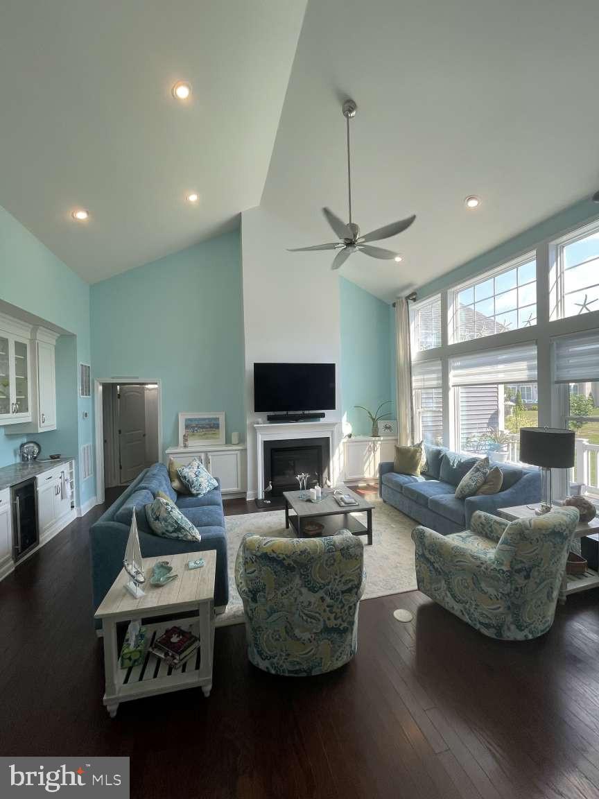COASTAL CLUB - Residential