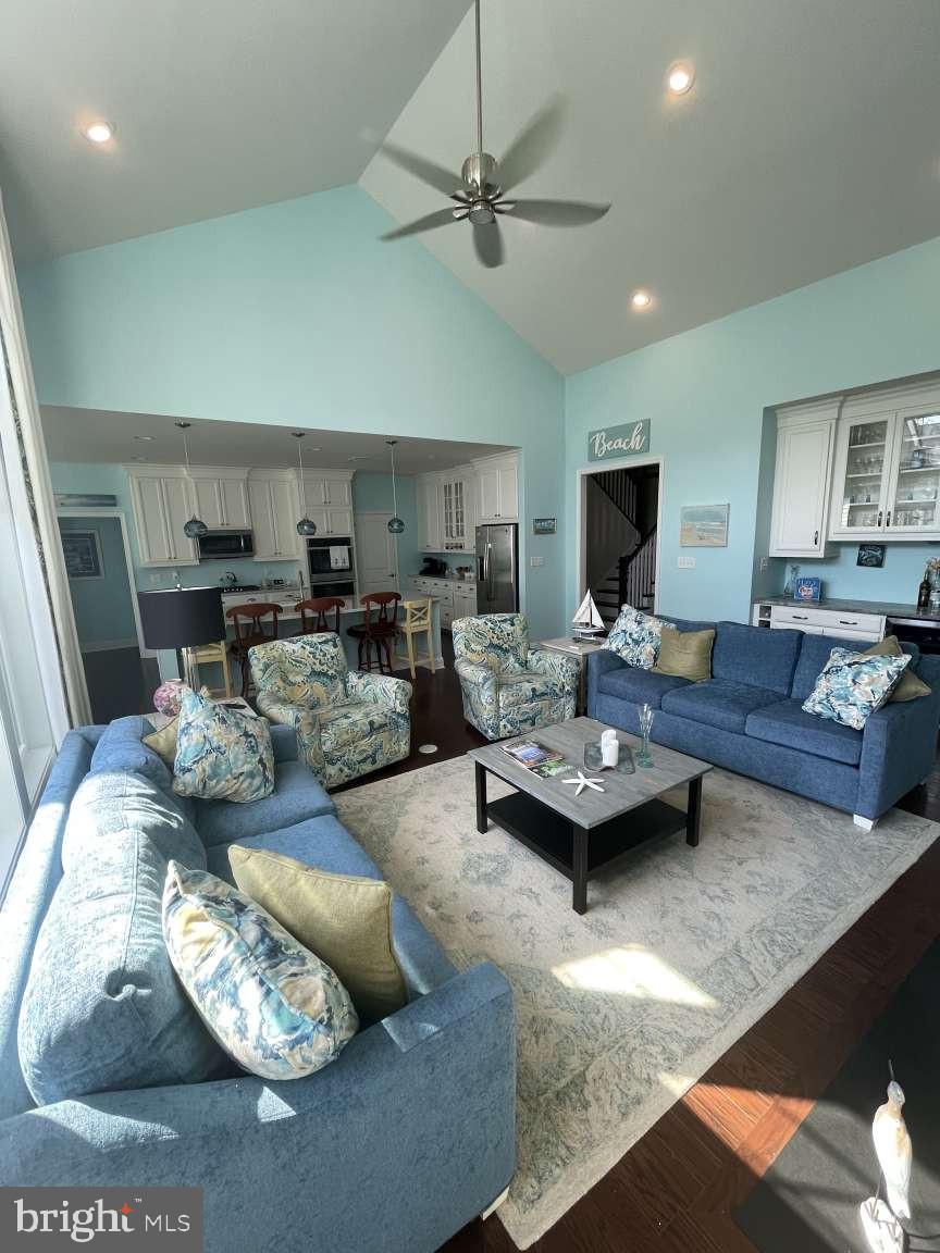 COASTAL CLUB - Residential