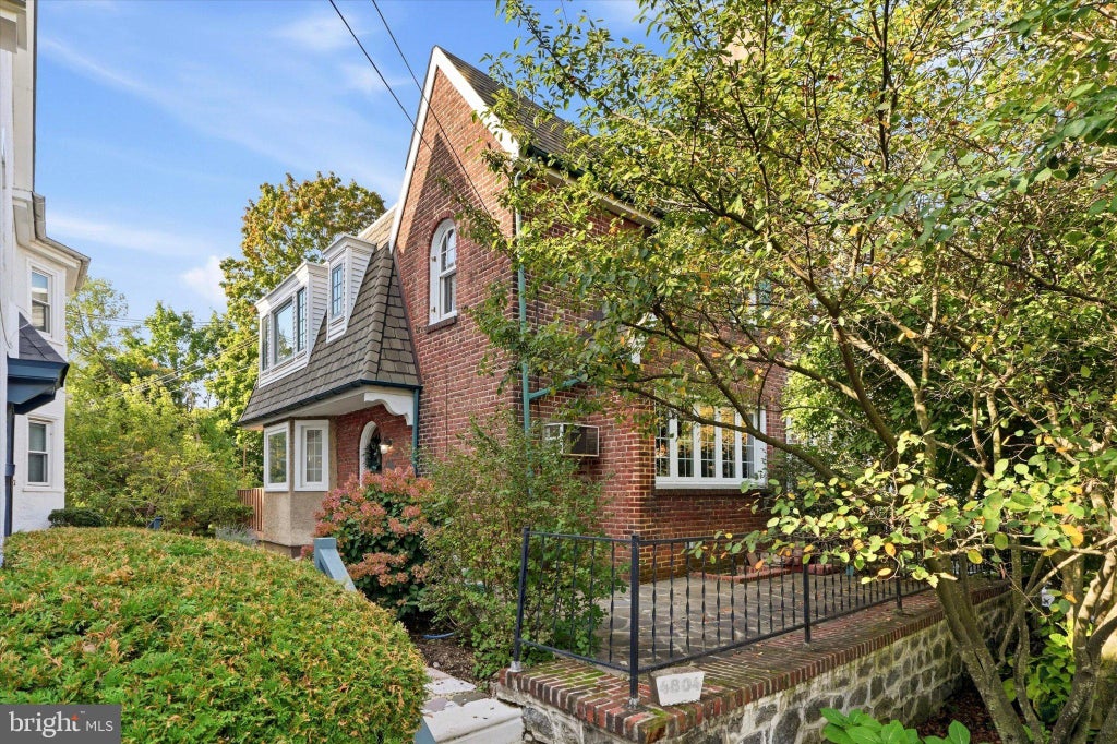 Photo of 4804 Conshohocken Avenue, PHILADELPHIA, PA 19131 (MLS # PAPH2678500)