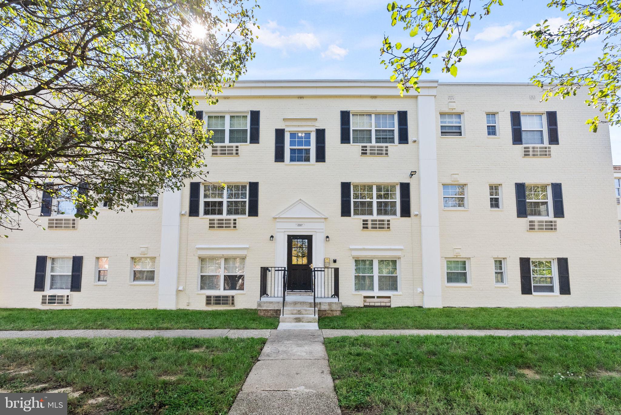 2237 FARRINGTON AVENUE 06-204