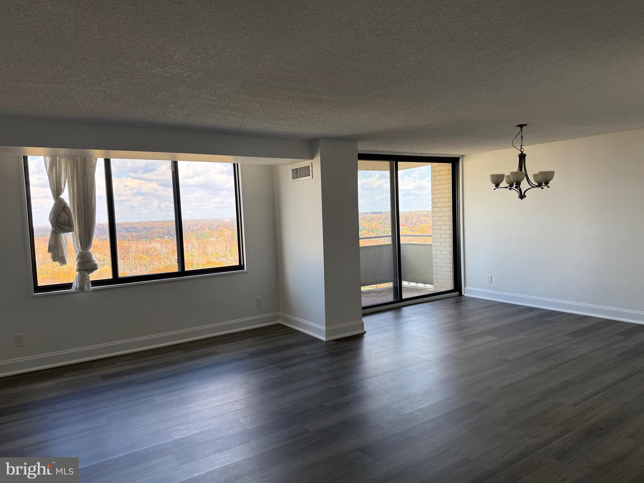 PROMENADE TOWERS - Residential Lease