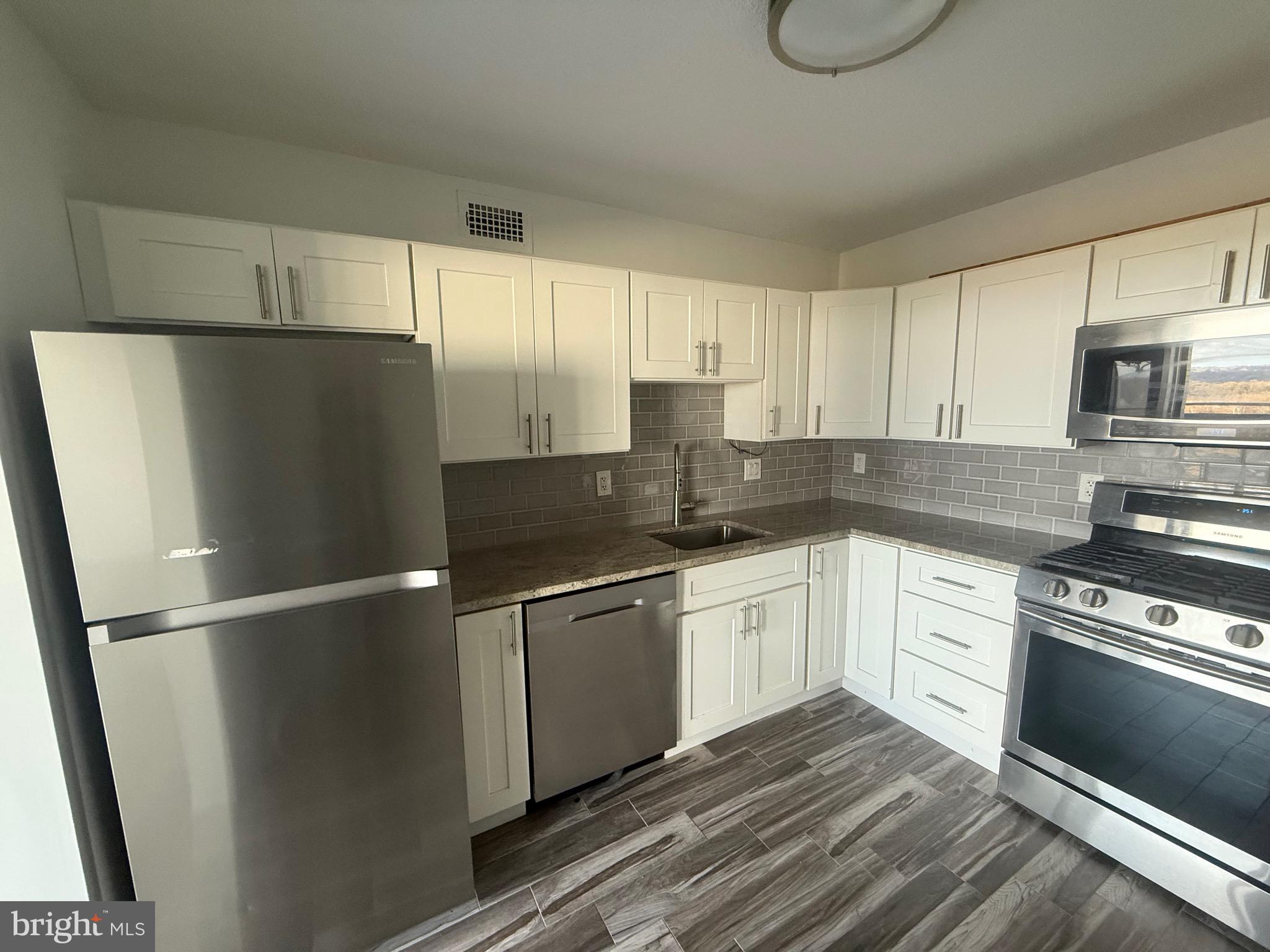 PROMENADE TOWERS - Residential Lease