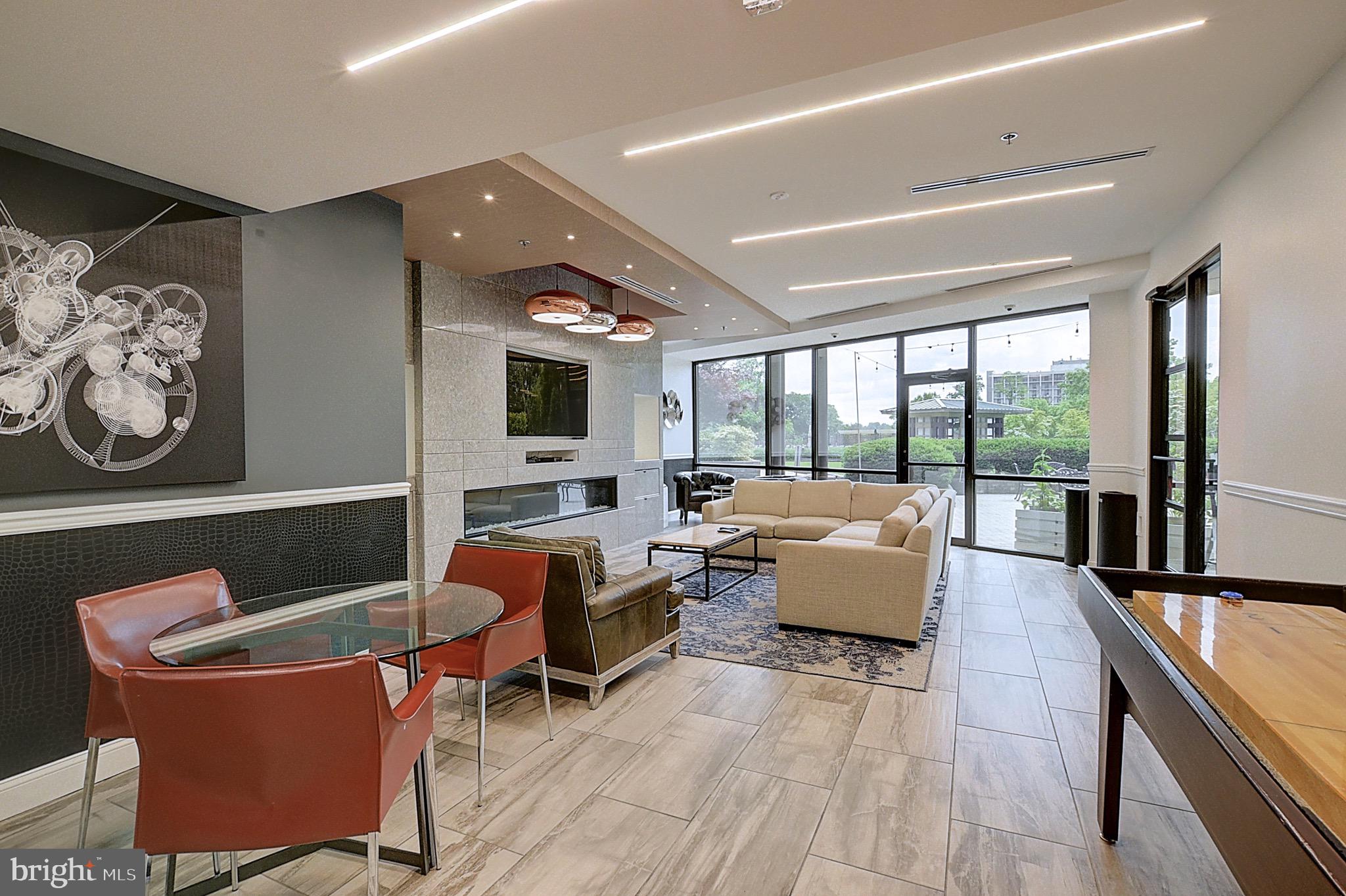 PROMENADE TOWERS - Residential Lease