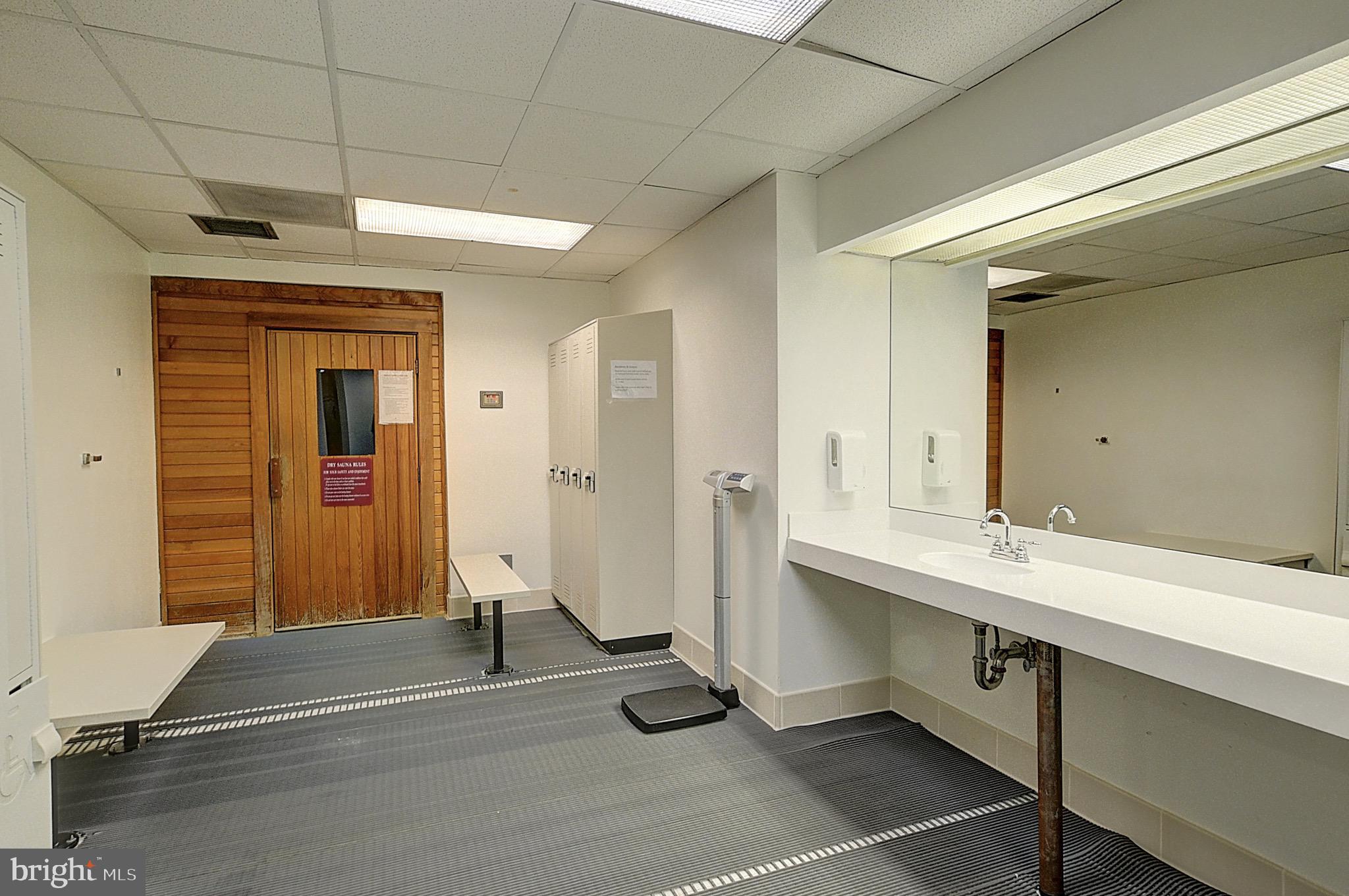 PROMENADE TOWERS - Residential Lease