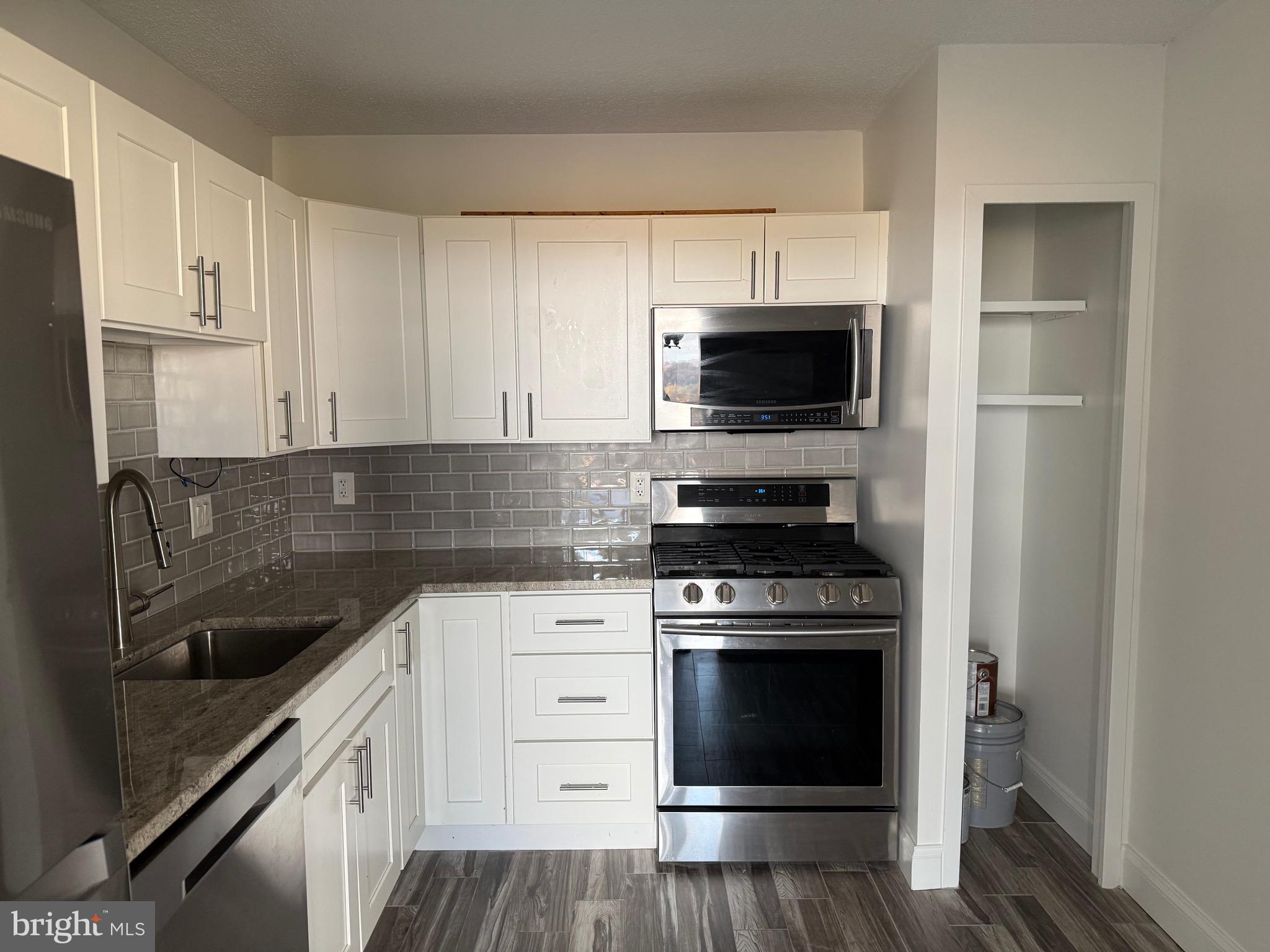 PROMENADE TOWERS - Residential Lease