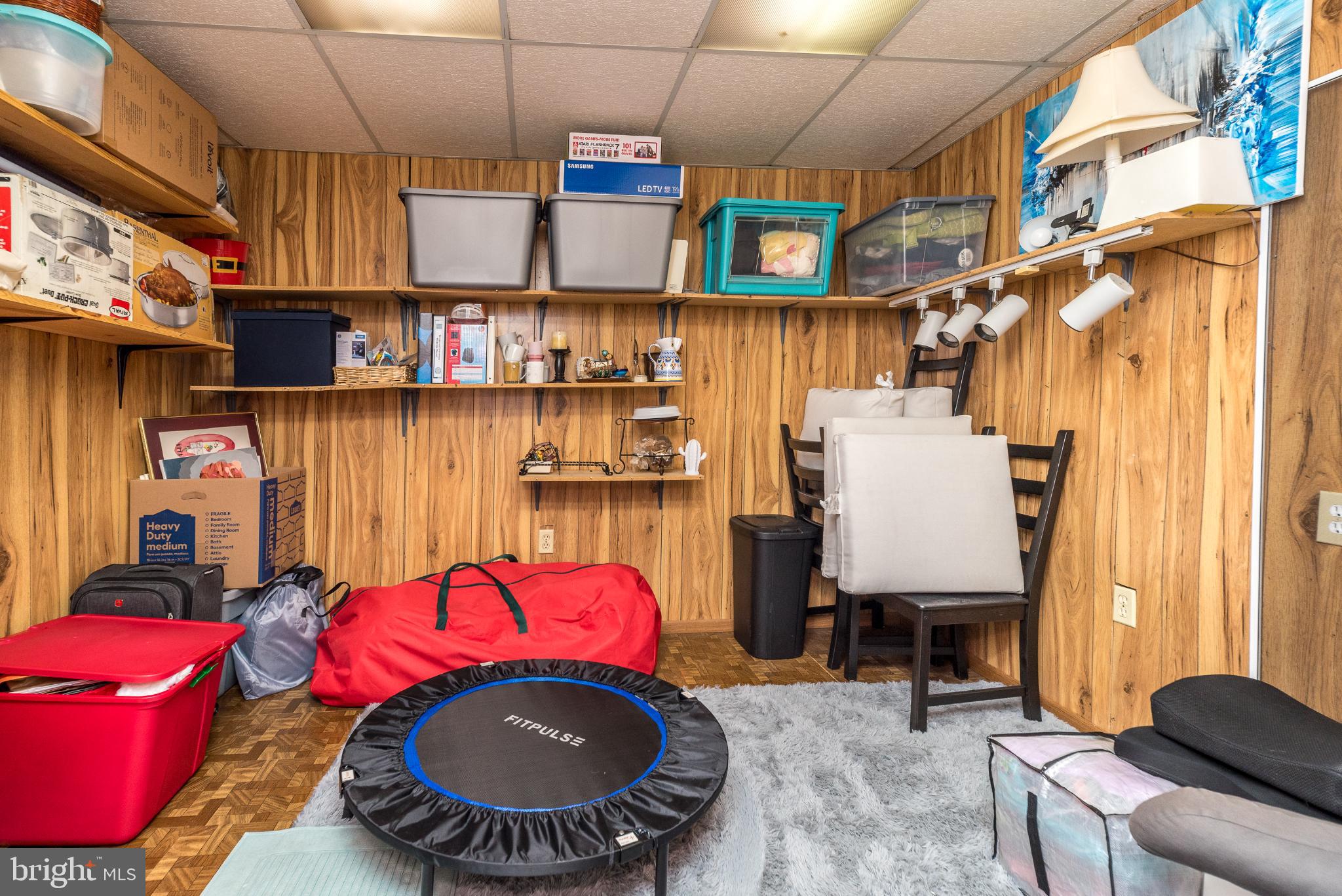 SAW MILL VALLEY - Residential Lease