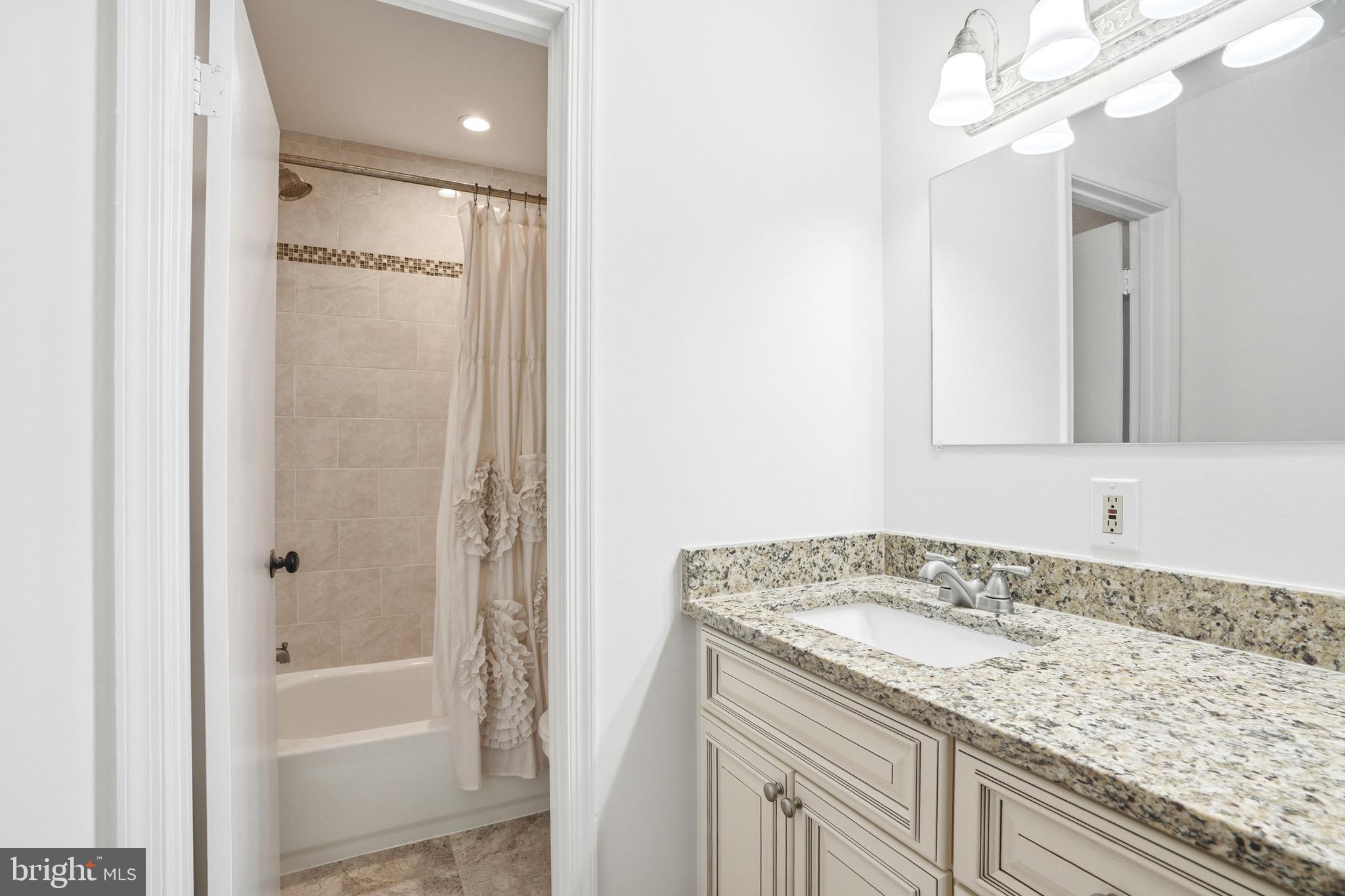 LAKE BRADDOCK - Residential