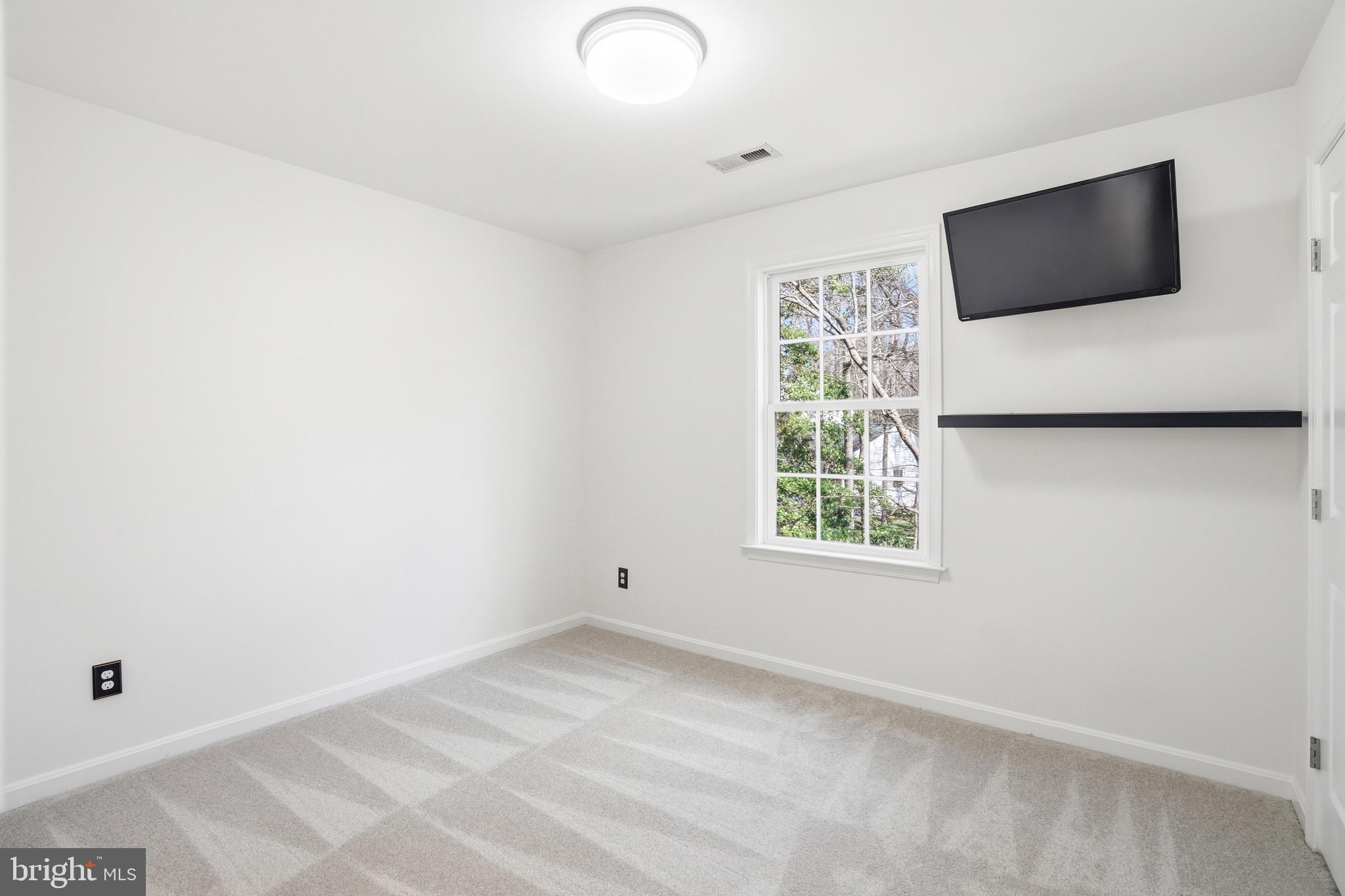 LAKE BRADDOCK - Residential