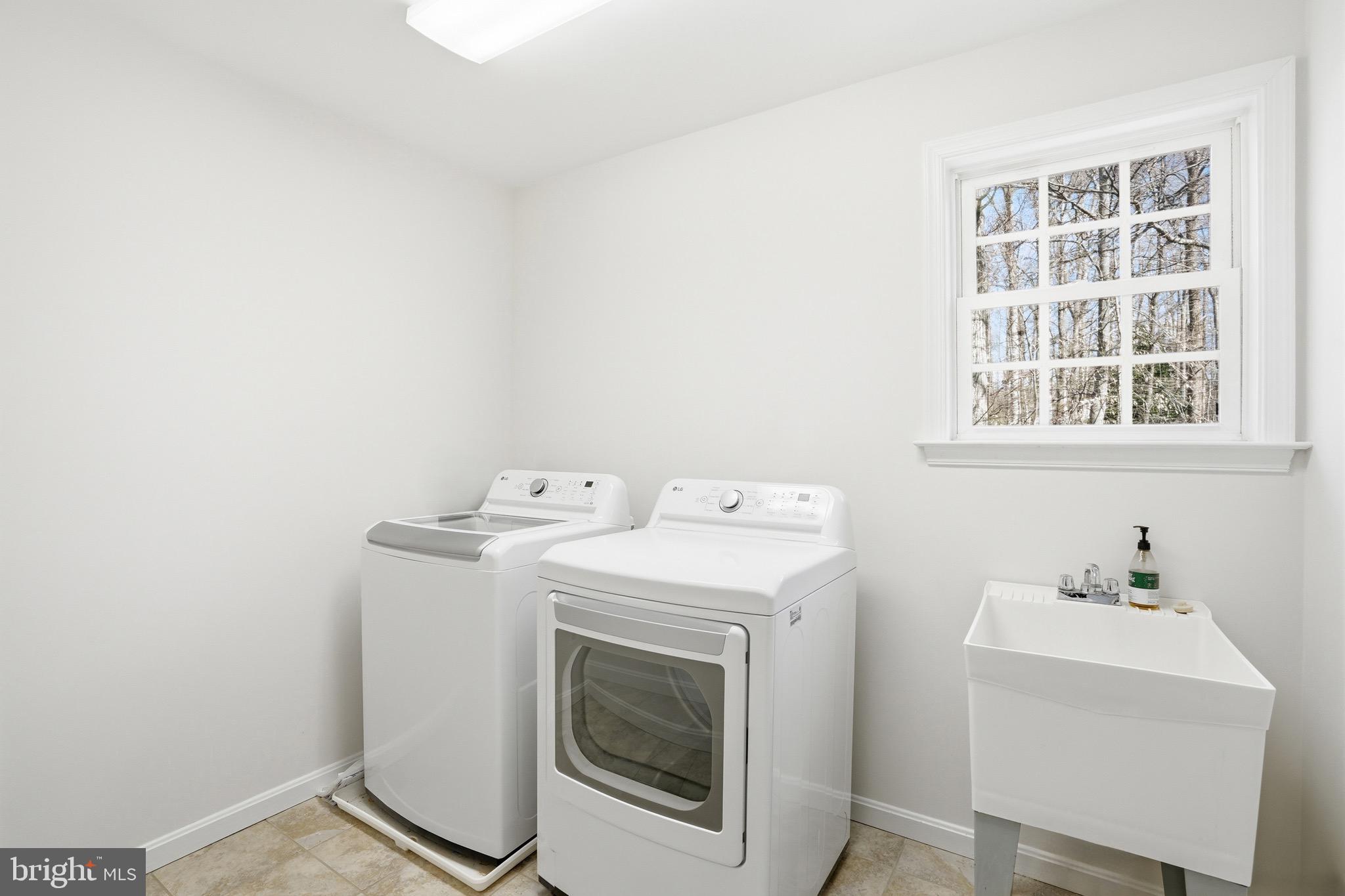 LAKE BRADDOCK - Residential