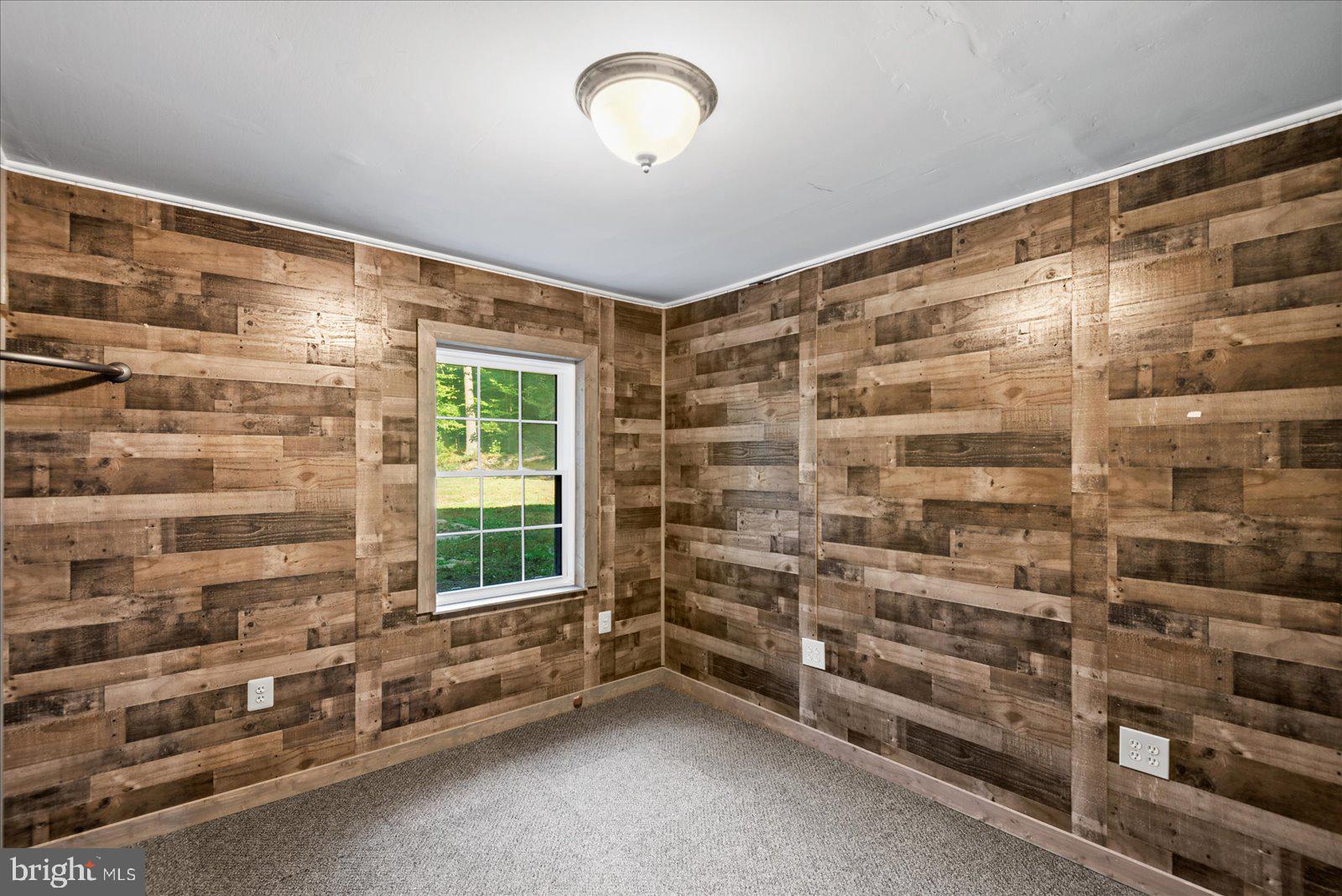 CAROLINE PINES - Residential