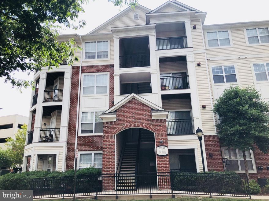 Bright corner home with a large balcony, Unit over 800 sq ft. 2 Garage parking. Granite countertops, stainless steel appliances, full-size laundry room with storage room, Master bedroom has a custom walking closet. The community features 2 pools, a fitness center, gated community. Near Metro, Dulles, 28/267, walk to Herndon Monroe bus/park & ride. Walk to shops/restaurants, relax at clubhouse & pool. Available 8/1/2024.   Please use RentSpree Online Application. Lockbox on the rail nearby Clubhouse/ Office. Lockbox Tag: 0682. Please borrow the Fob from the on-site Management Office.Please email or text with any questions. Thanks.