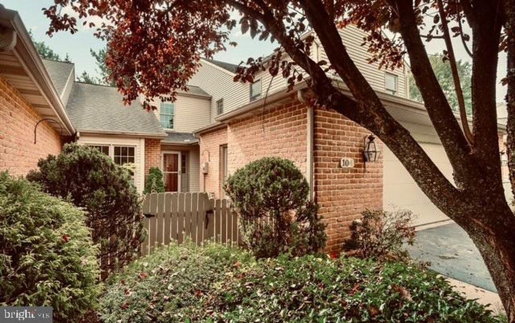 Photo of 104 Cambridge Drive, HERSHEY, PA 17033 (MLS # PADA2051464)