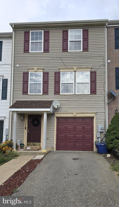 Townhouse For Sale - 124 Sentry Ridge<br/> SMITHSBURG, MD 21783