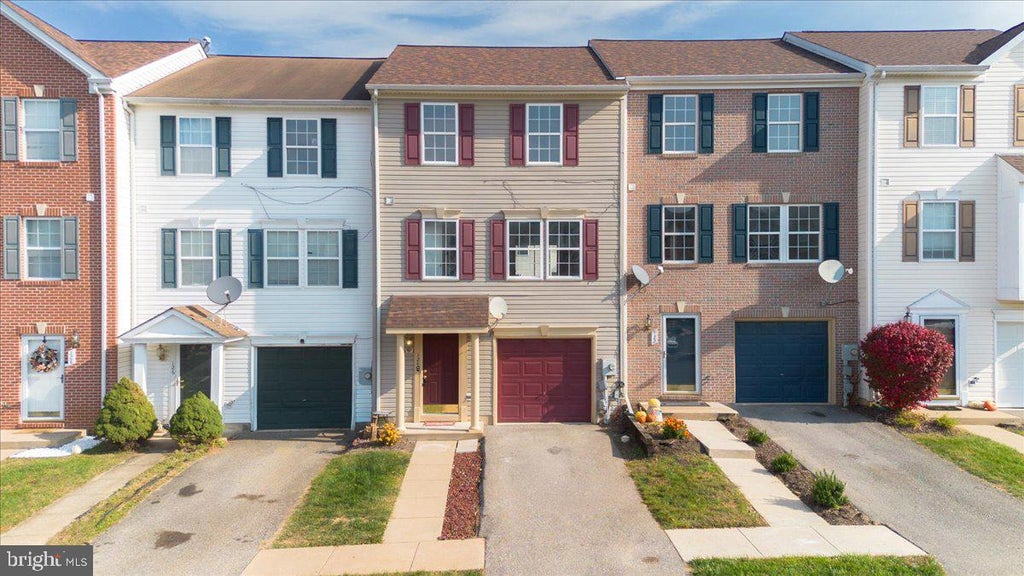 Photo of 124 Sentry Ridge, SMITHSBURG, MD 21783 (MLS # MDWA2040254)