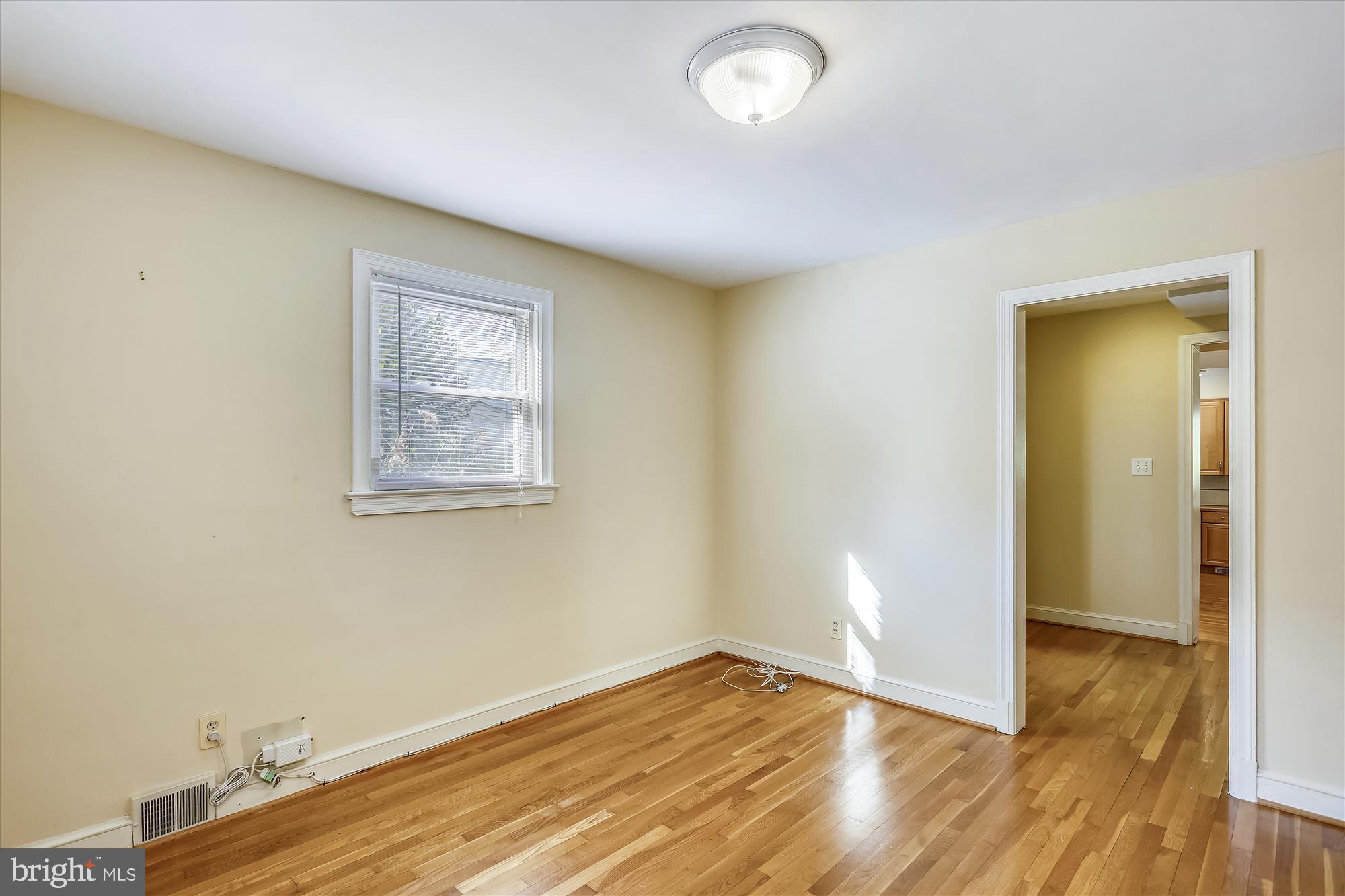 COLUMBIA FOREST - Residential Lease