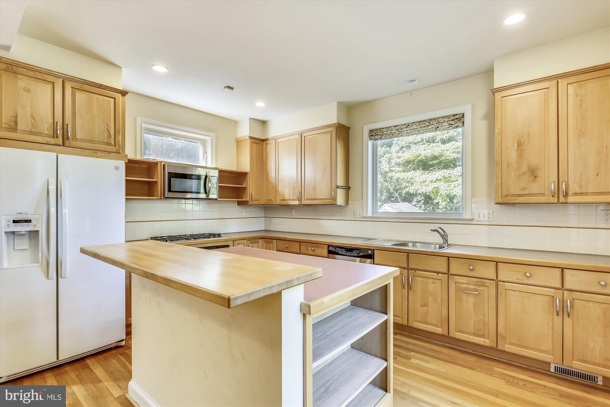 COLUMBIA FOREST - Residential Lease