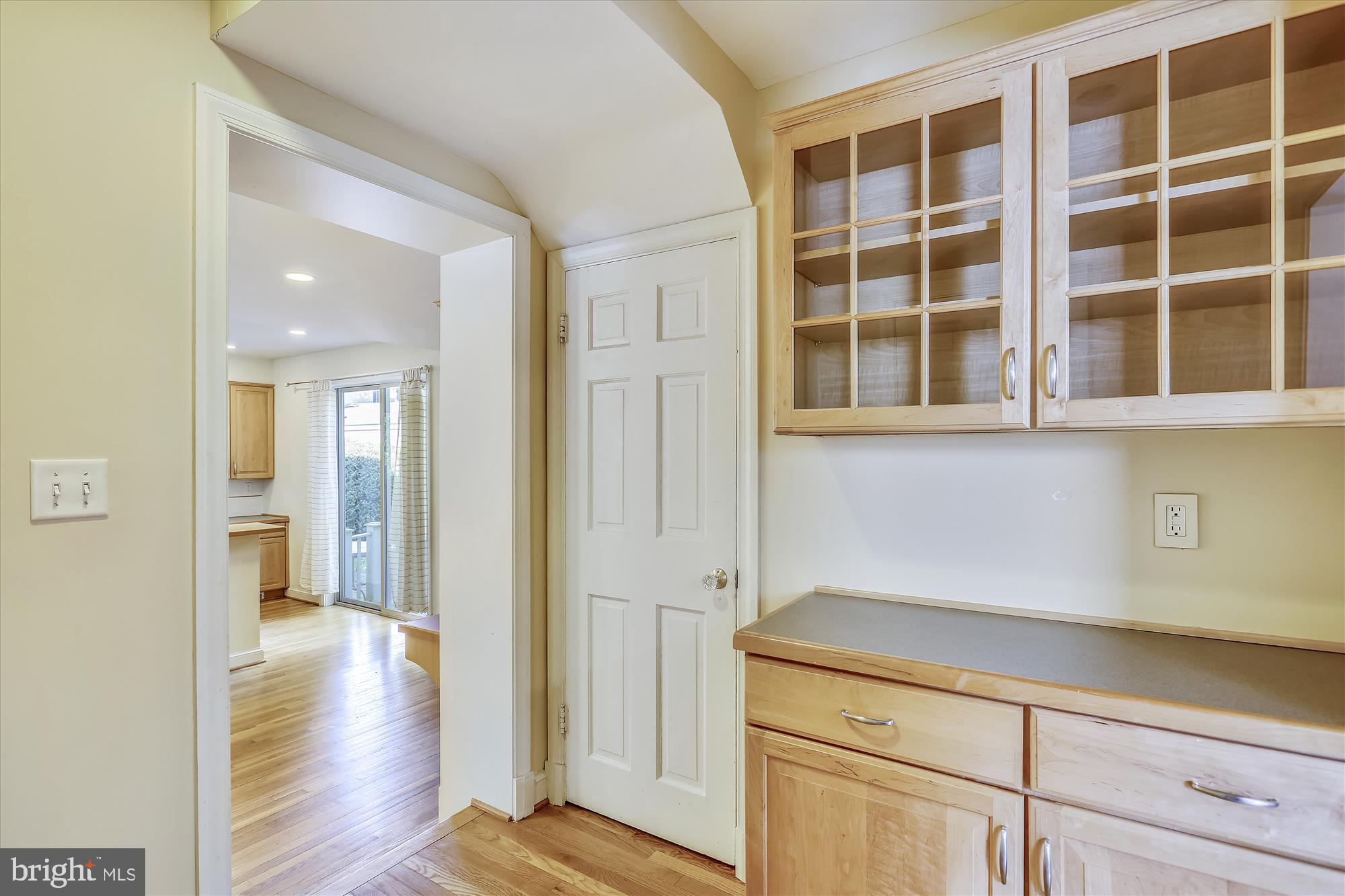 COLUMBIA FOREST - Residential Lease