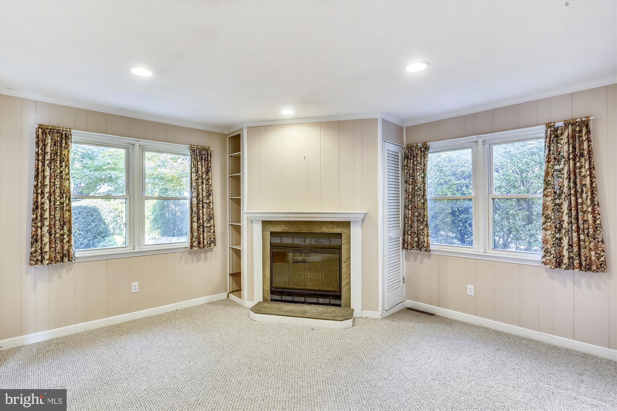 COLUMBIA FOREST - Residential Lease