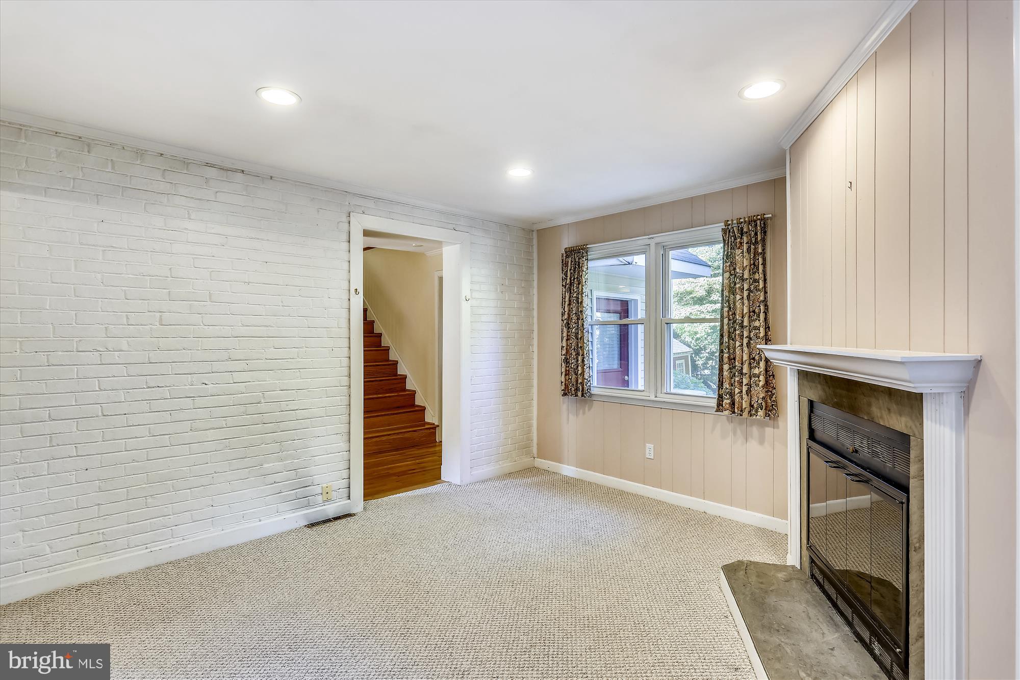 COLUMBIA FOREST - Residential Lease