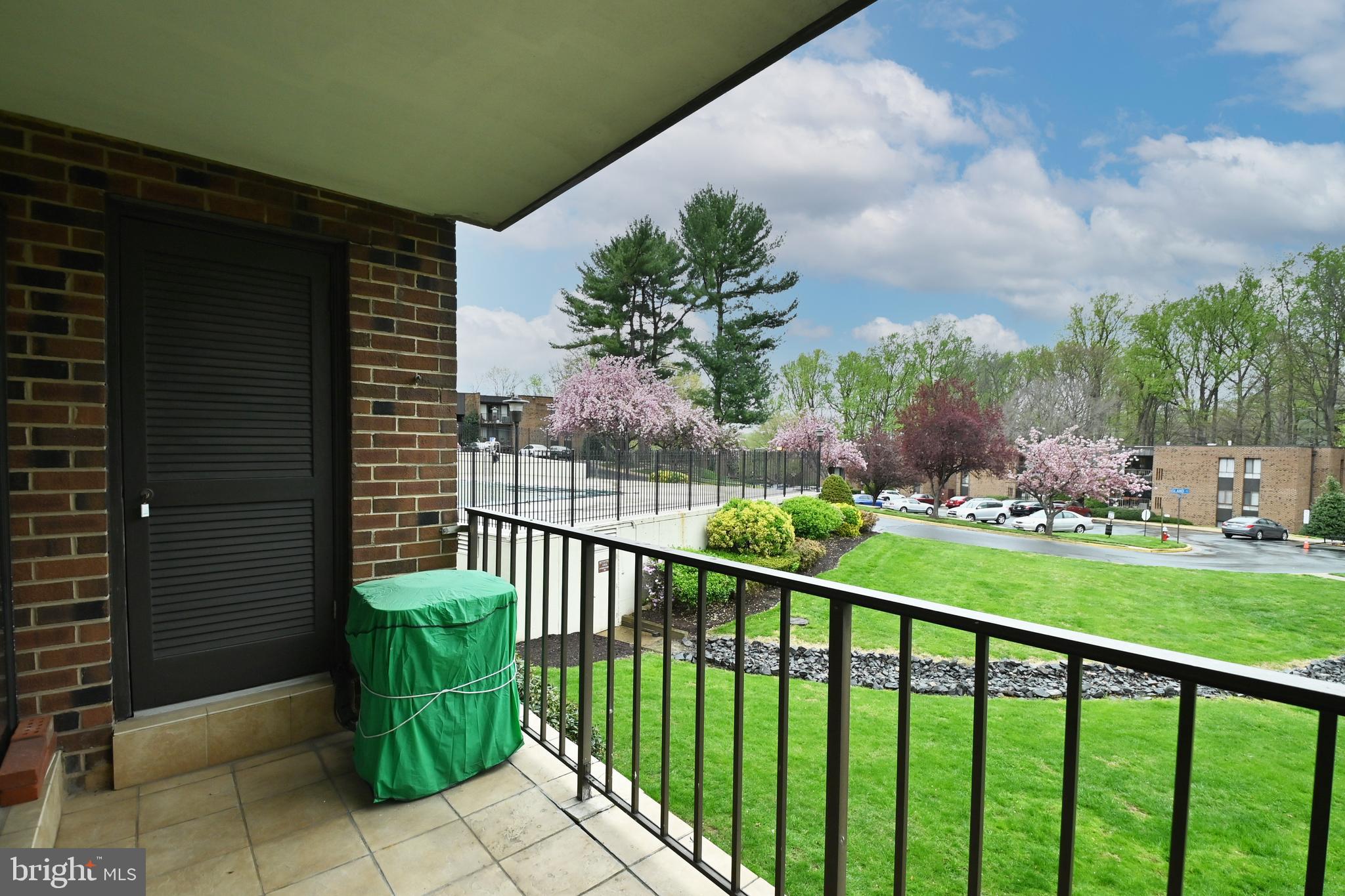 HERITAGE COURT - Residential