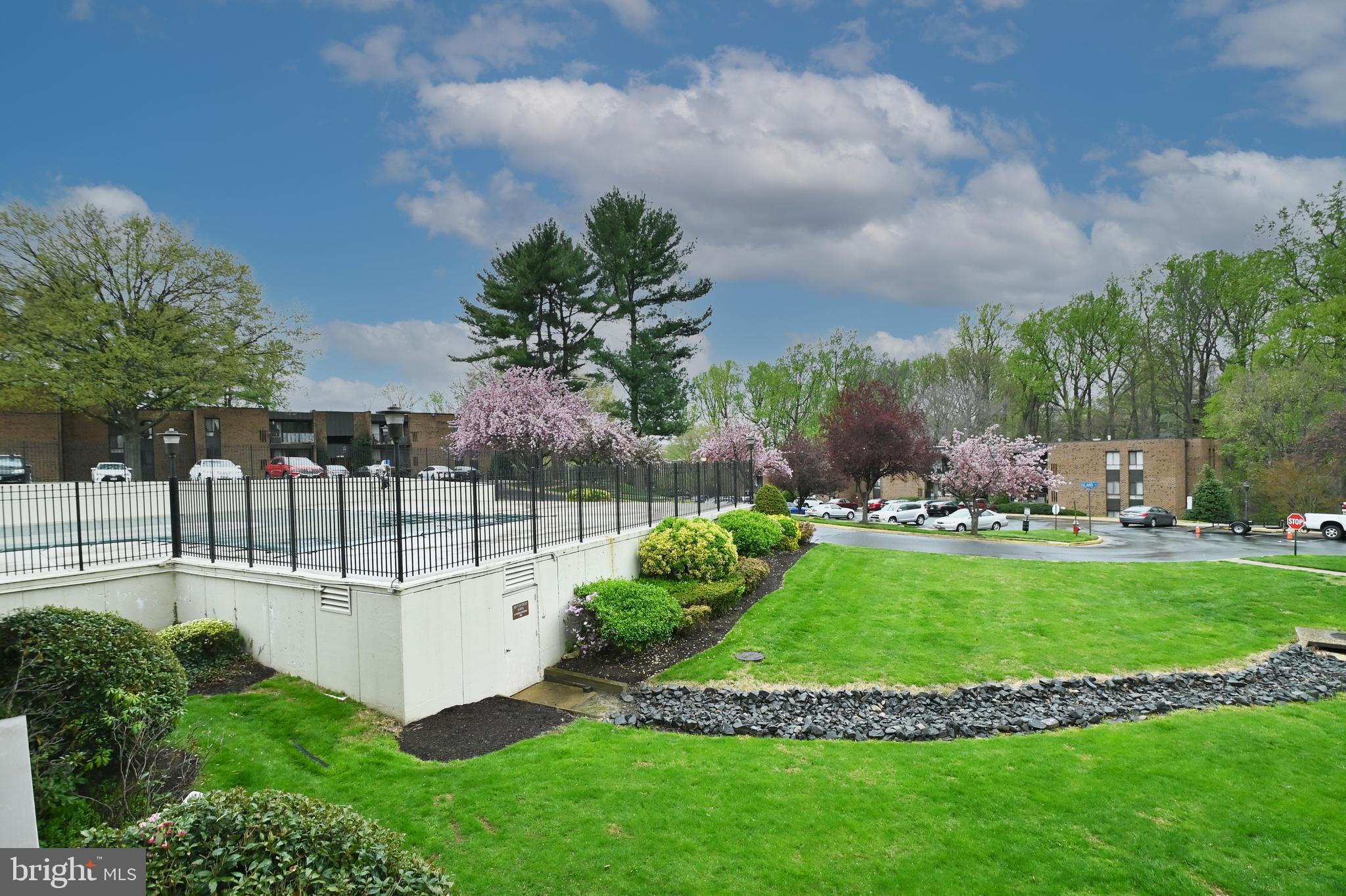 HERITAGE COURT - Residential