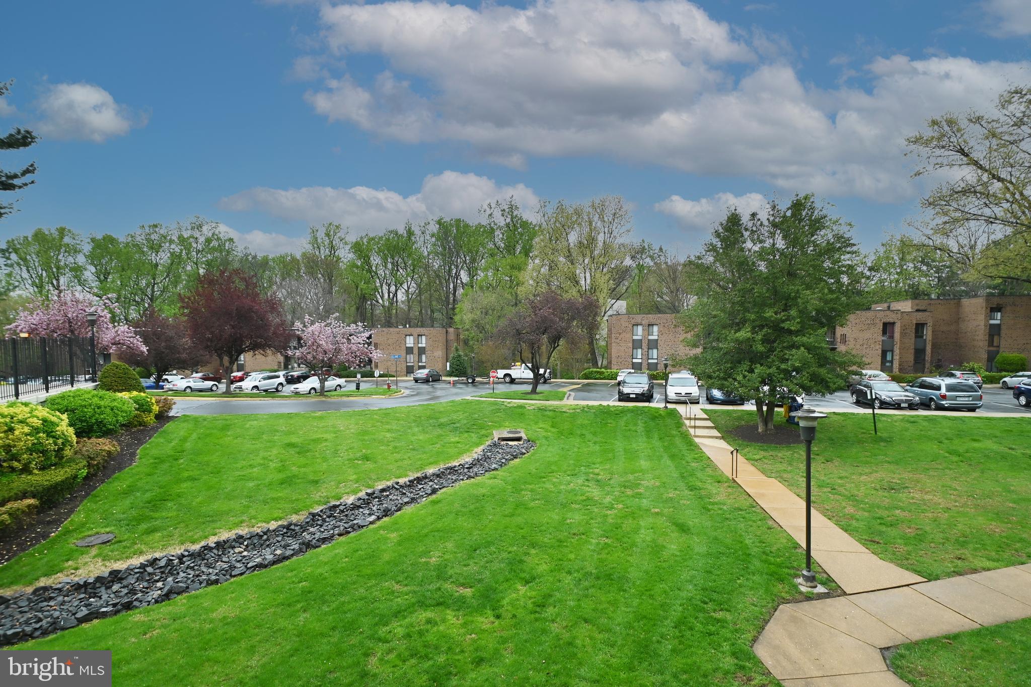 HERITAGE COURT - Residential
