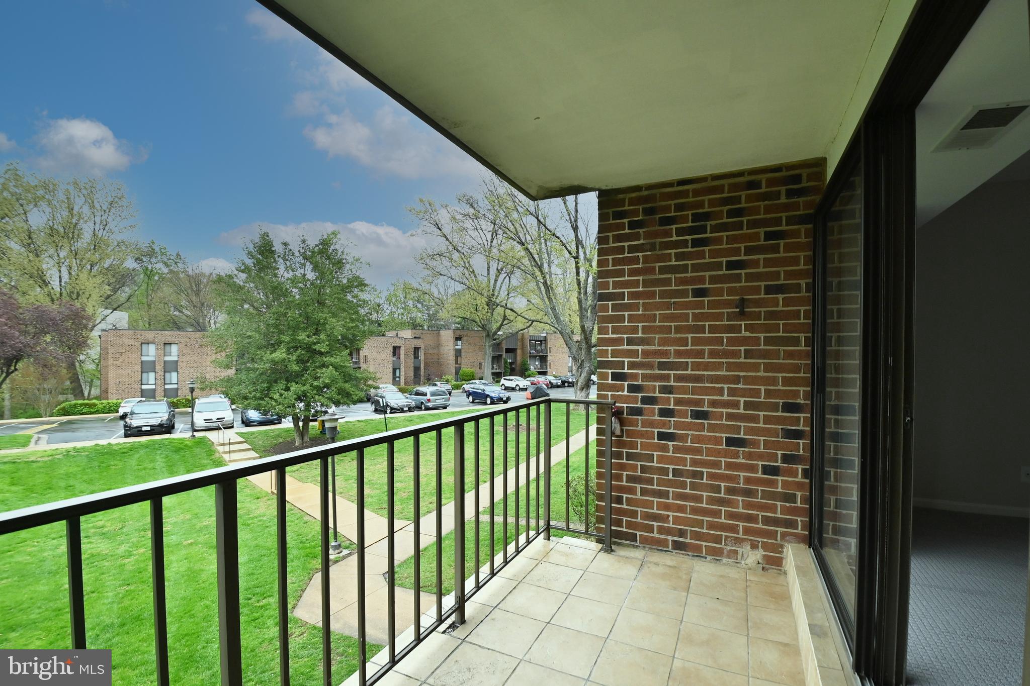 HERITAGE COURT - Residential