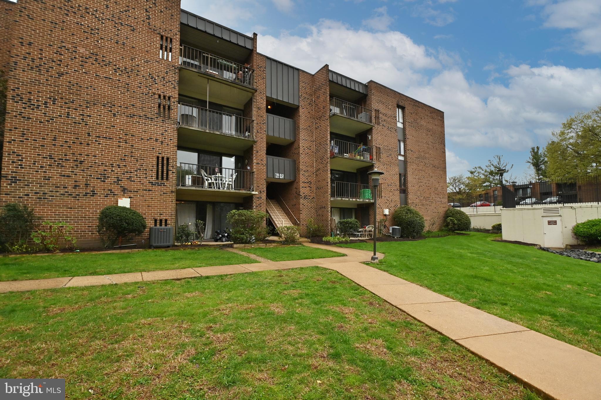 HERITAGE COURT - Residential