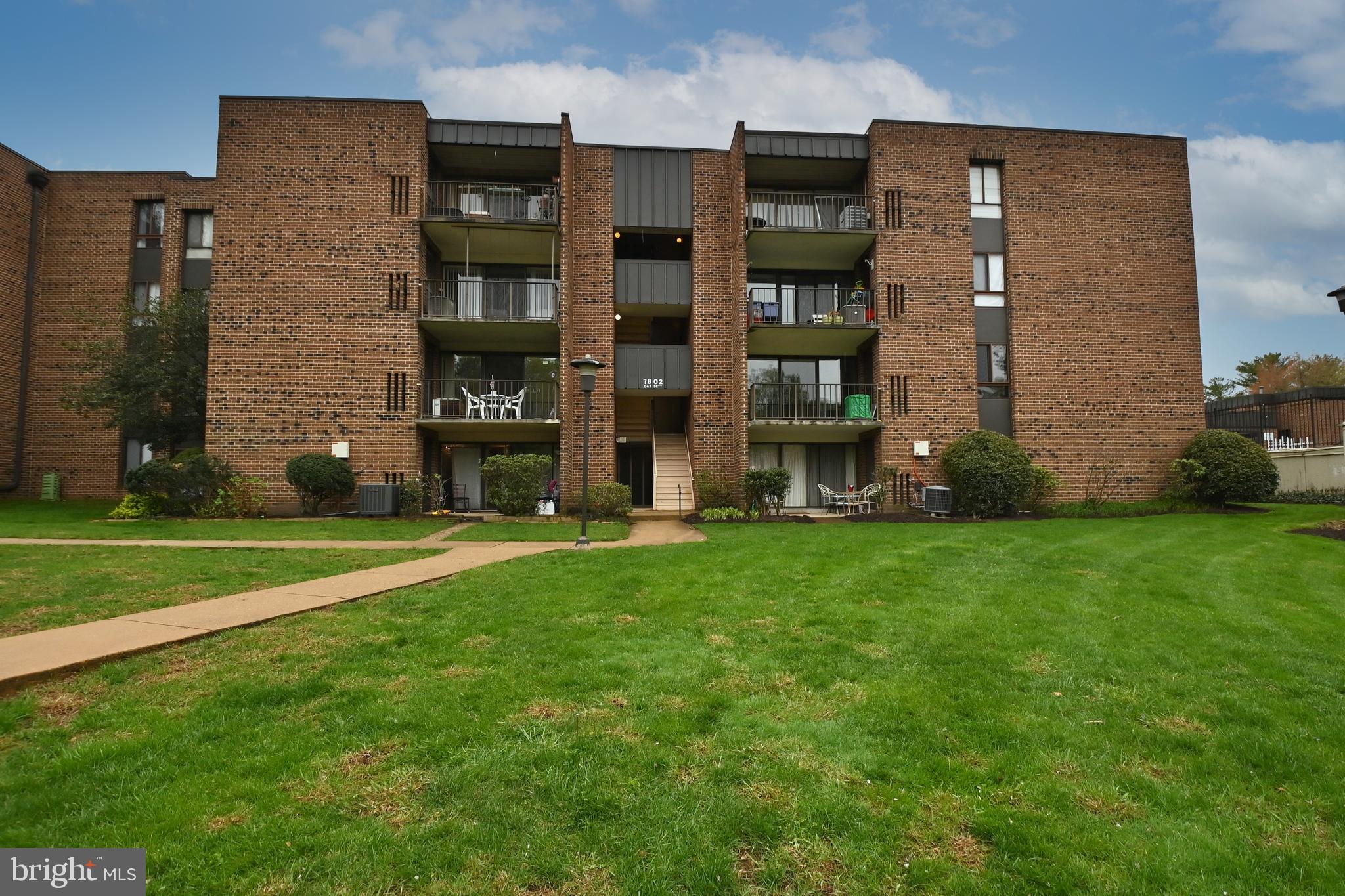 HERITAGE COURT - Residential