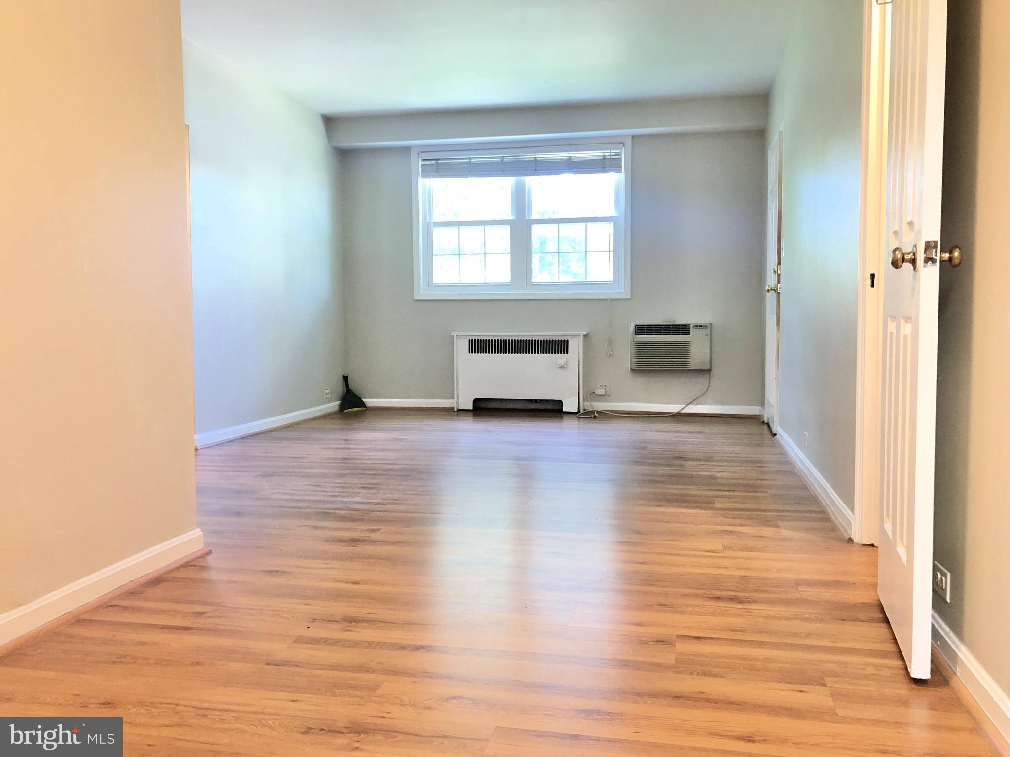 ARLINGTON OAKS - Residential Lease