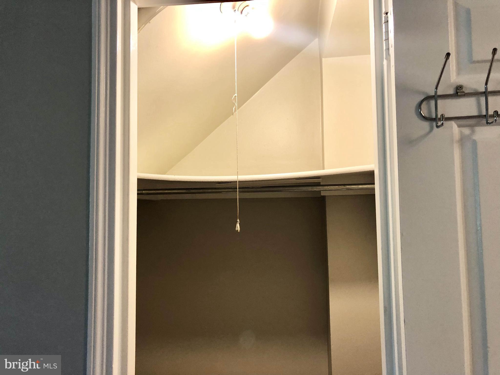 ARLINGTON OAKS - Residential Lease