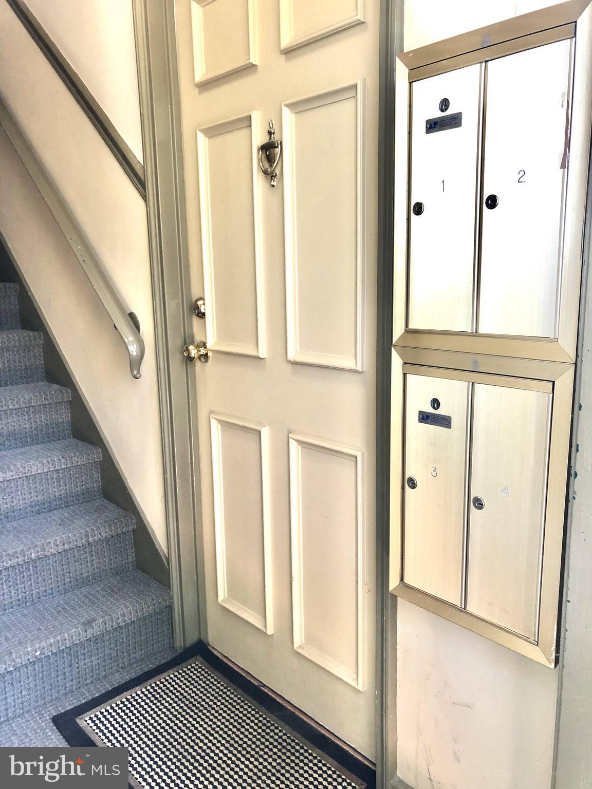 ARLINGTON OAKS - Residential Lease