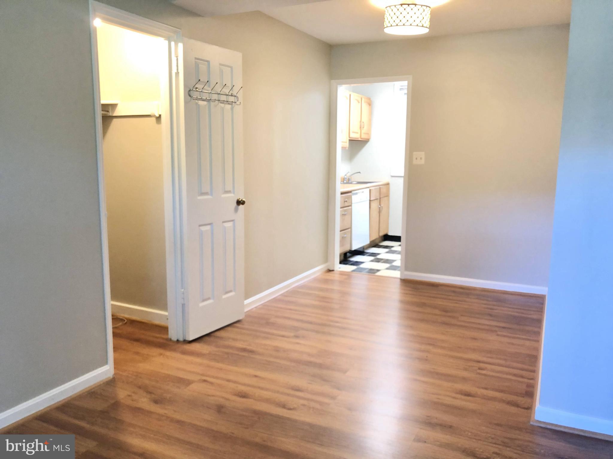 ARLINGTON OAKS - Residential Lease